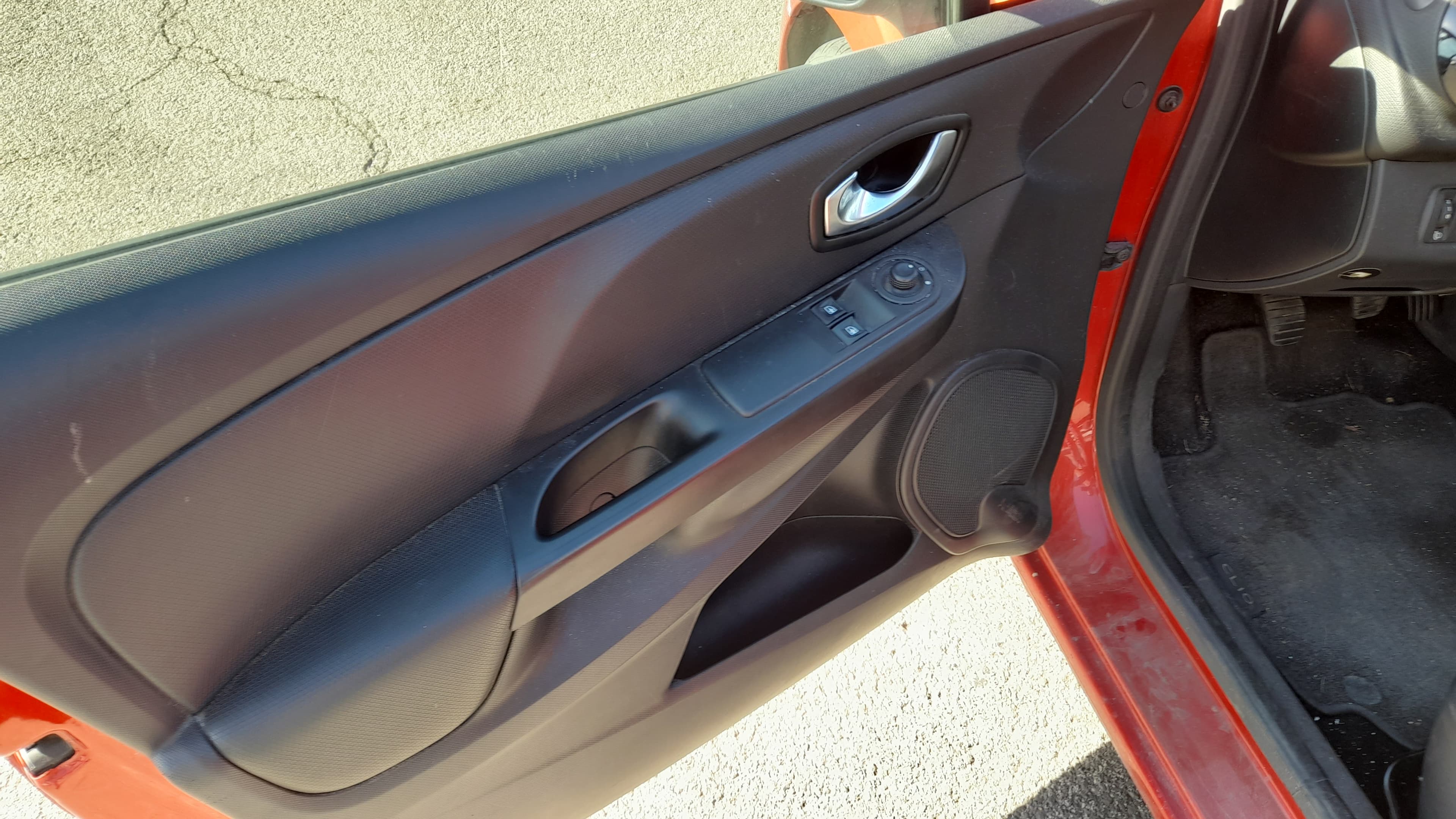 Renault Clio Dynamique S 1.5 DCi · Ano 2015 — imagem 10