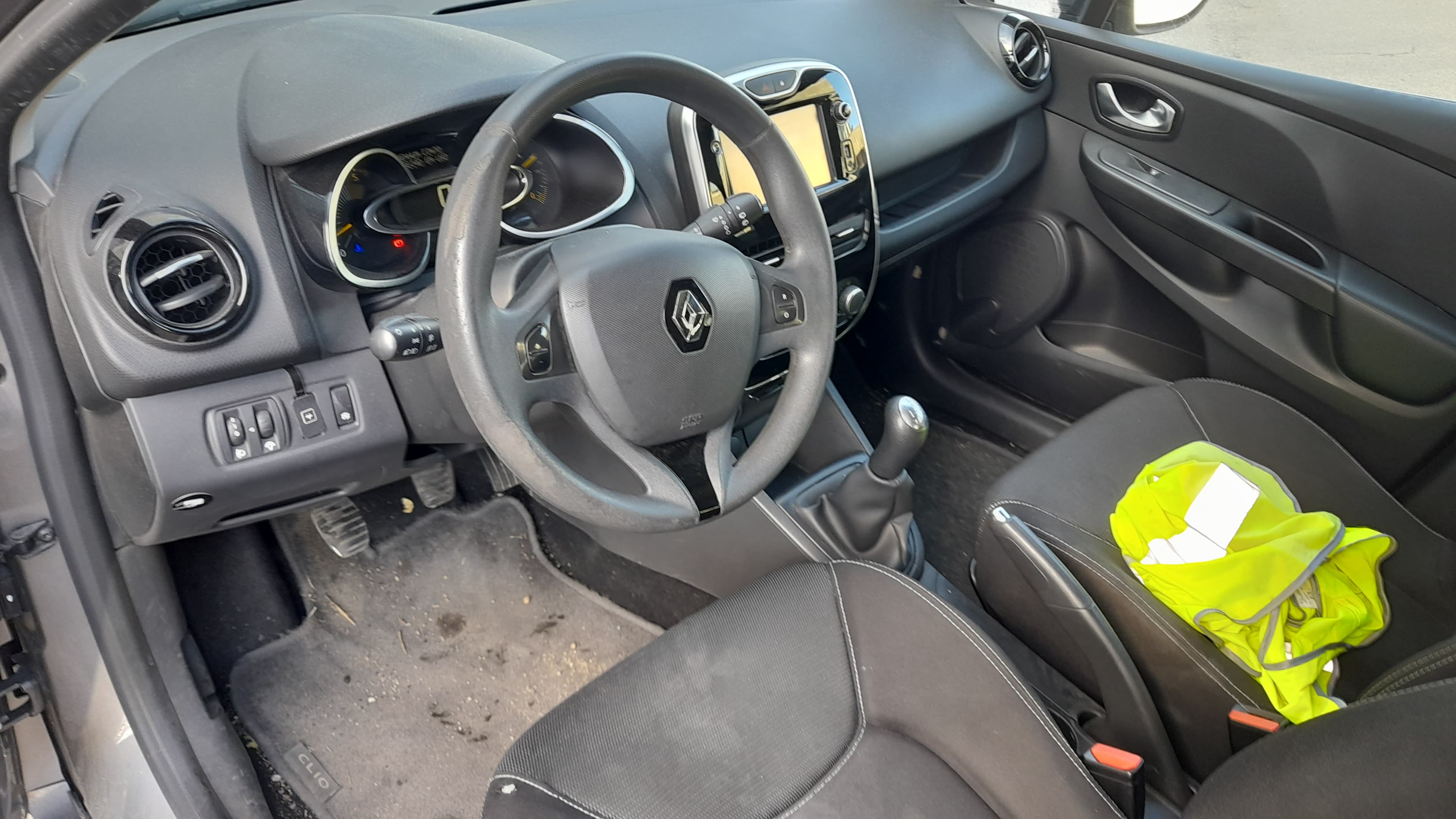 Renault Clio Dynamique S 1.5 DCi · Ano 2015 — imagen 15