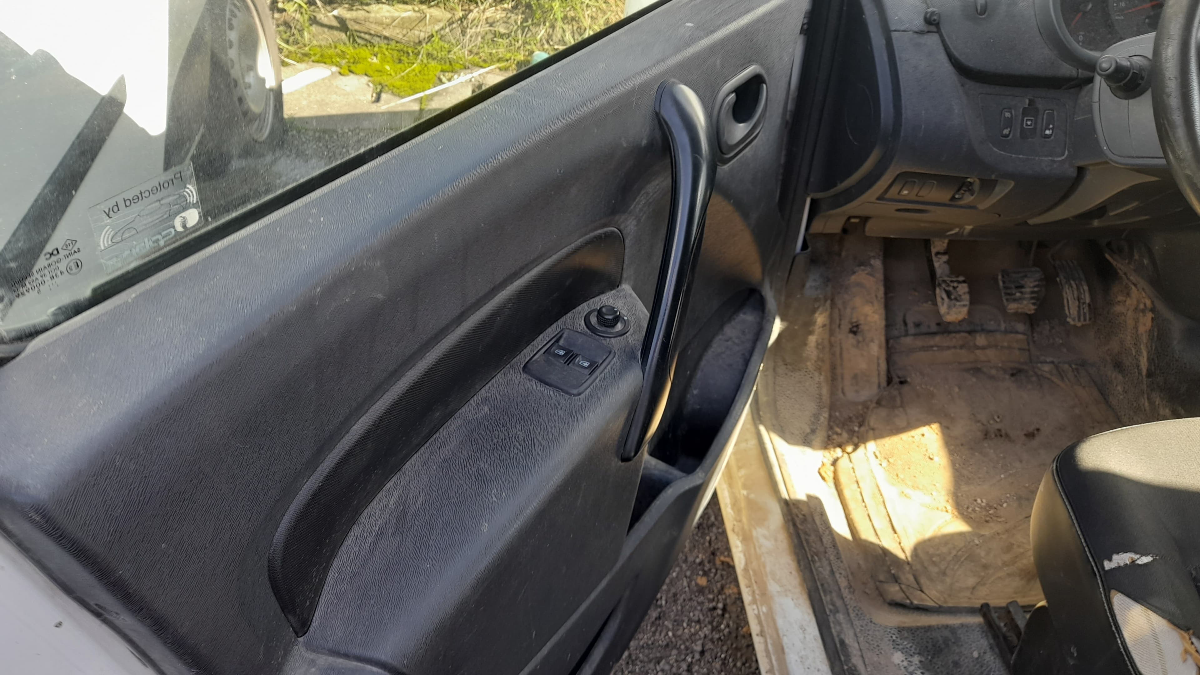Renault Kangoo Maxi Business 1.5 DCi · Ano 2015 — image 10
