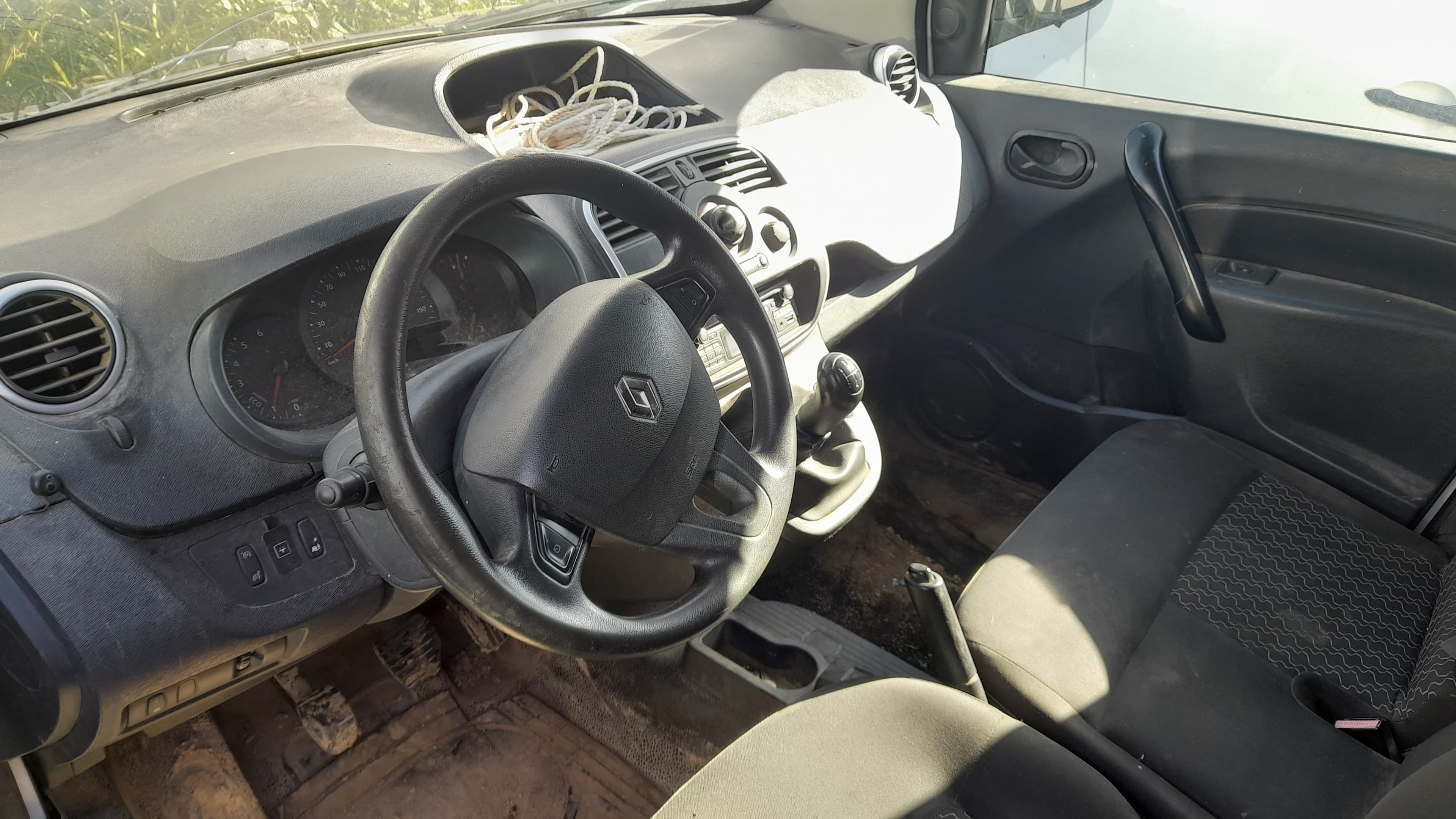 Renault Kangoo Maxi Business 1.5 DCi · Ano 2015 — image 11