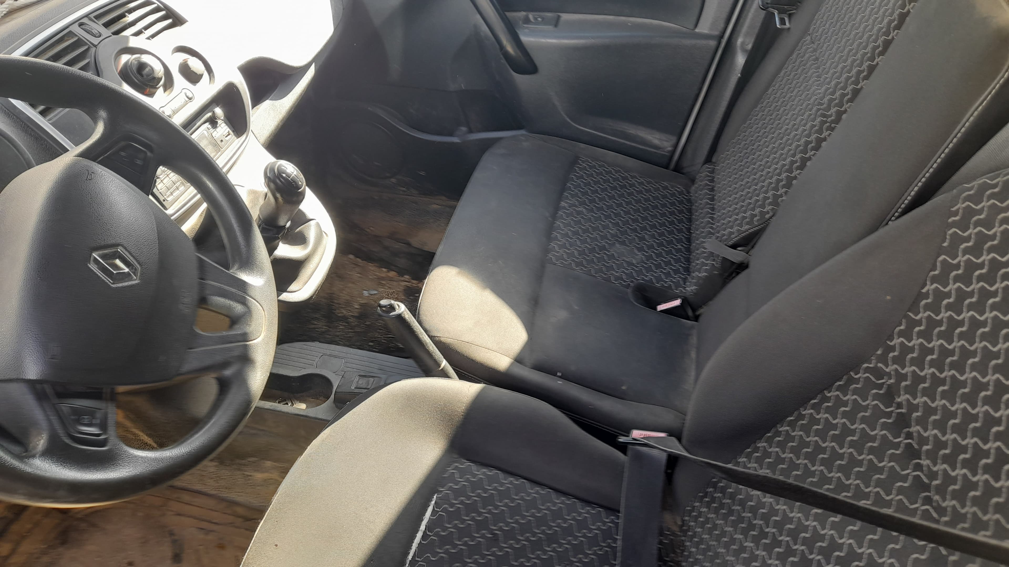 Renault Kangoo Maxi Business 1.5 DCi · Ano 2015 — image 12
