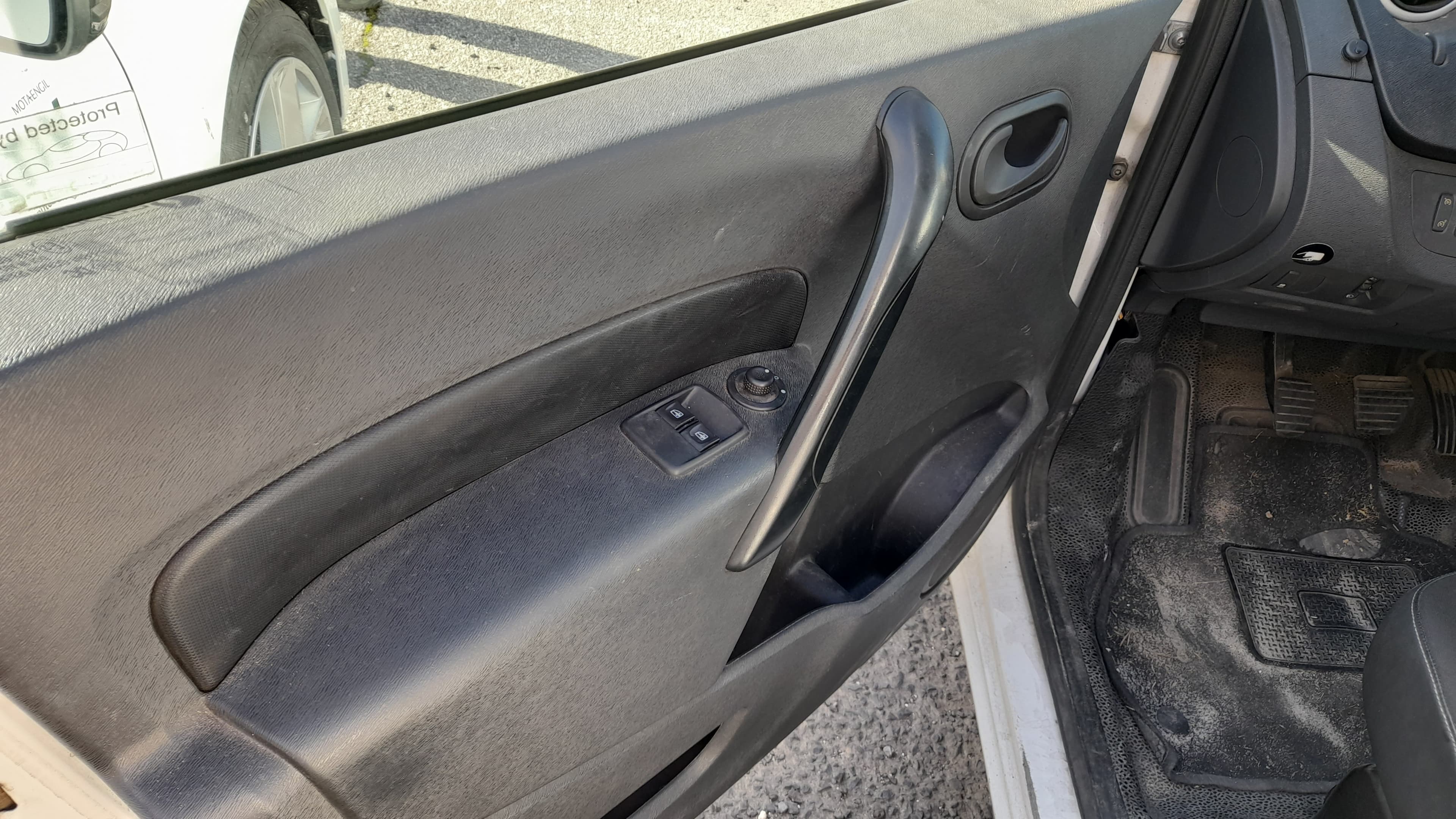 Renault Kangoo Maxi Business 1.5 DCi · Ano 2015 — imagen 12