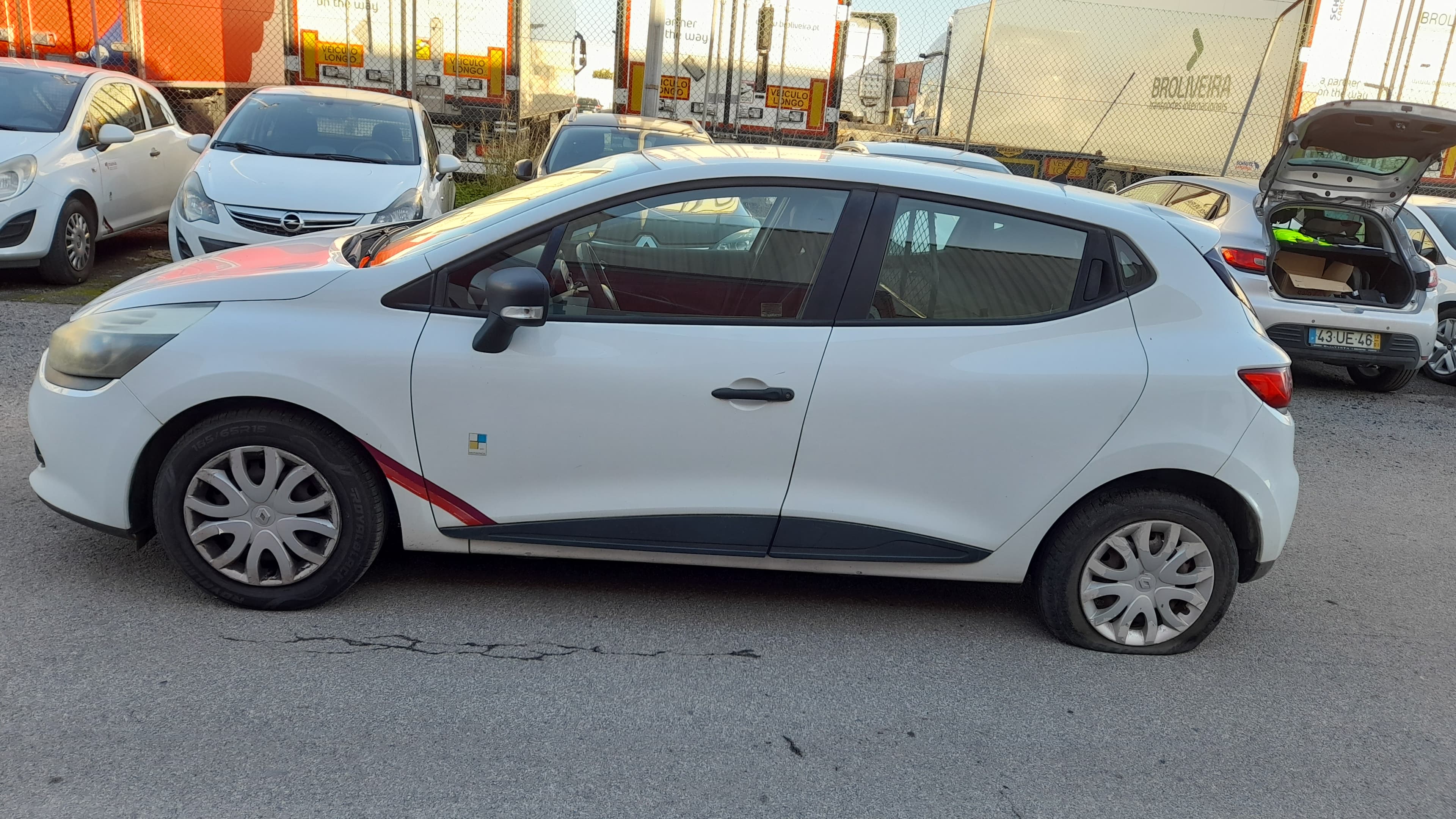 Renault Clio Societé Van 1.5 DCi · Ano 2015 — image 4