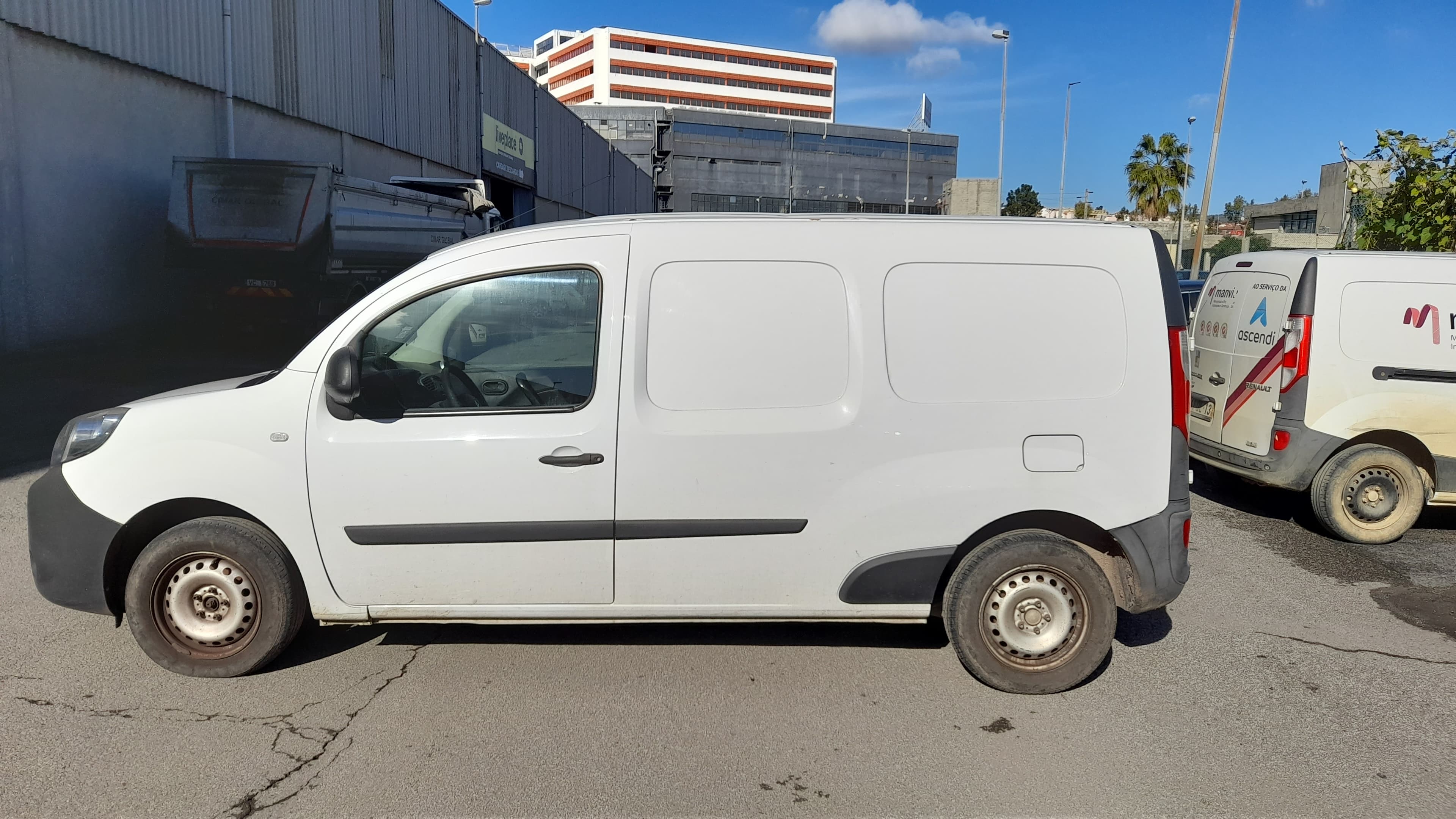 Renault Kangoo Maxi Business 1.5 DCi · Ano 2015 — imagem 4