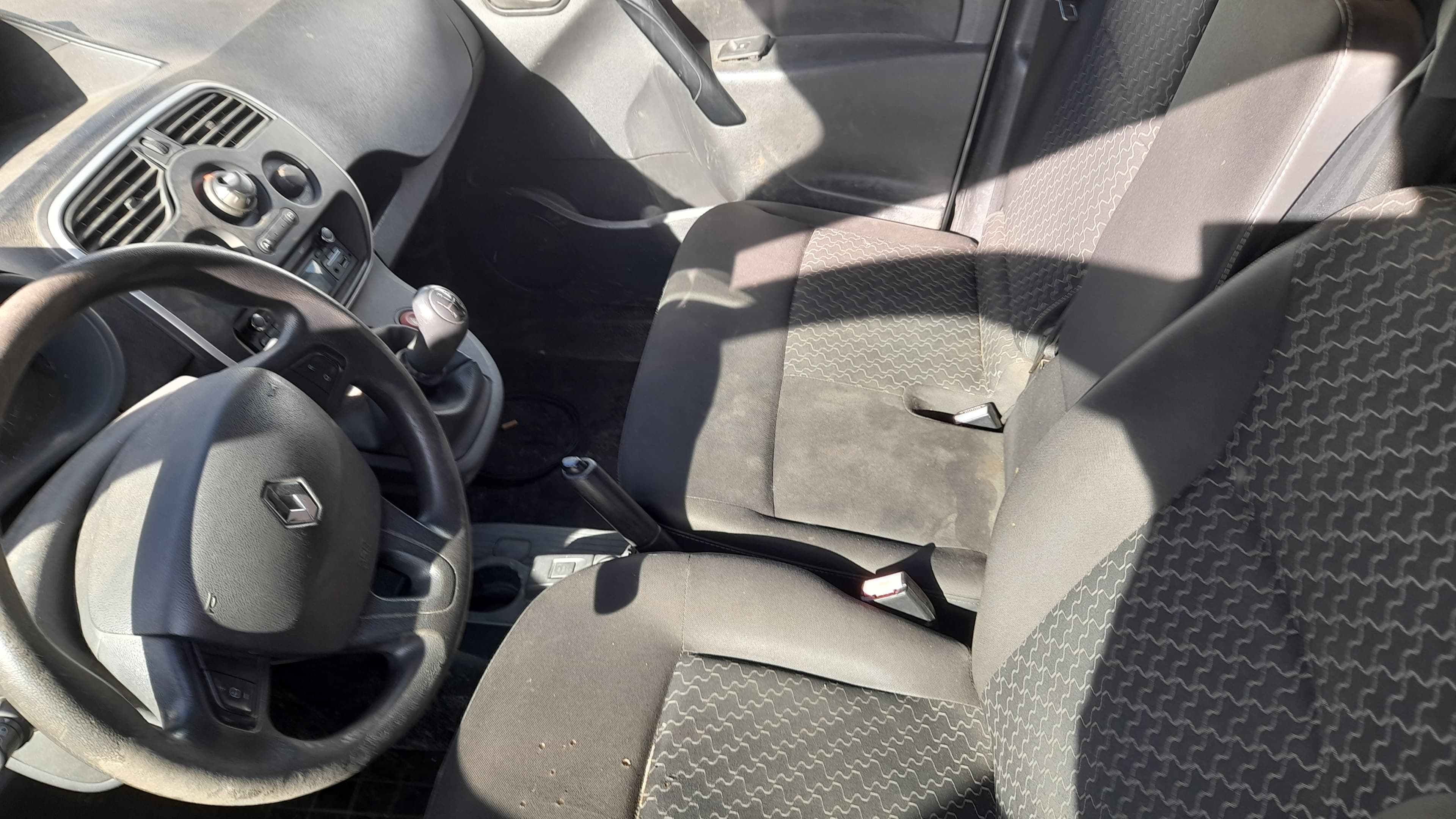 Renault Kangoo Maxi Business 1.5 DCi · Ano 2015 — imagem 13