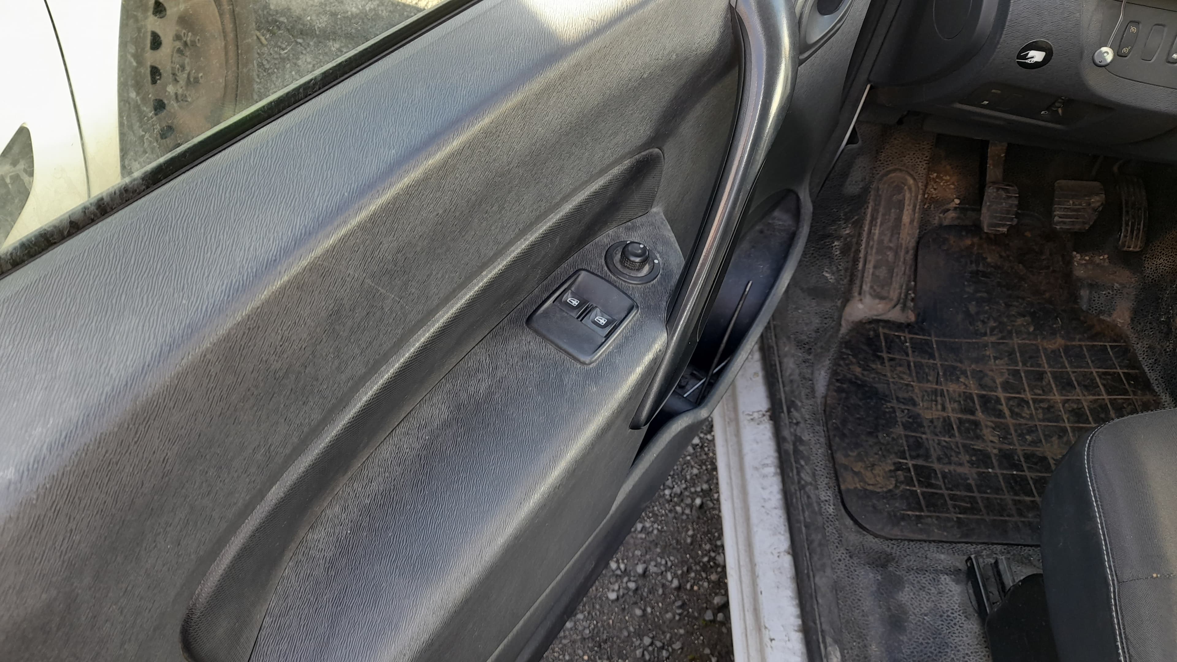 Renault Kangoo Maxi Business 1.5 DCi · Ano 2015 — imagem 11