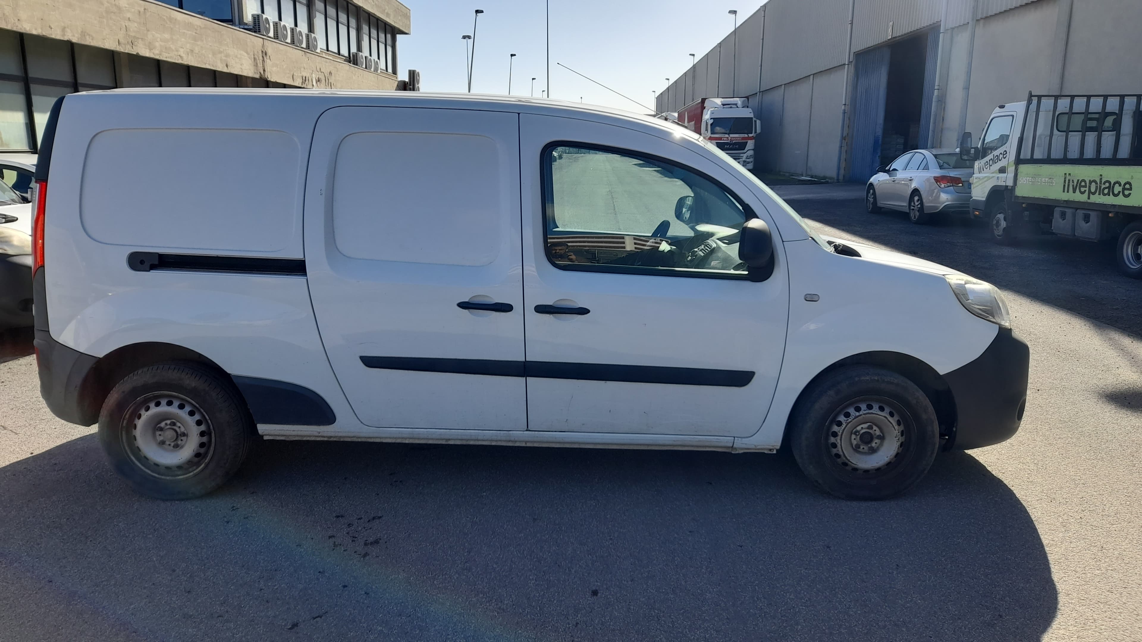 Renault Kangoo Maxi Business 1.5 DCi · Ano 2015 — imagem 5