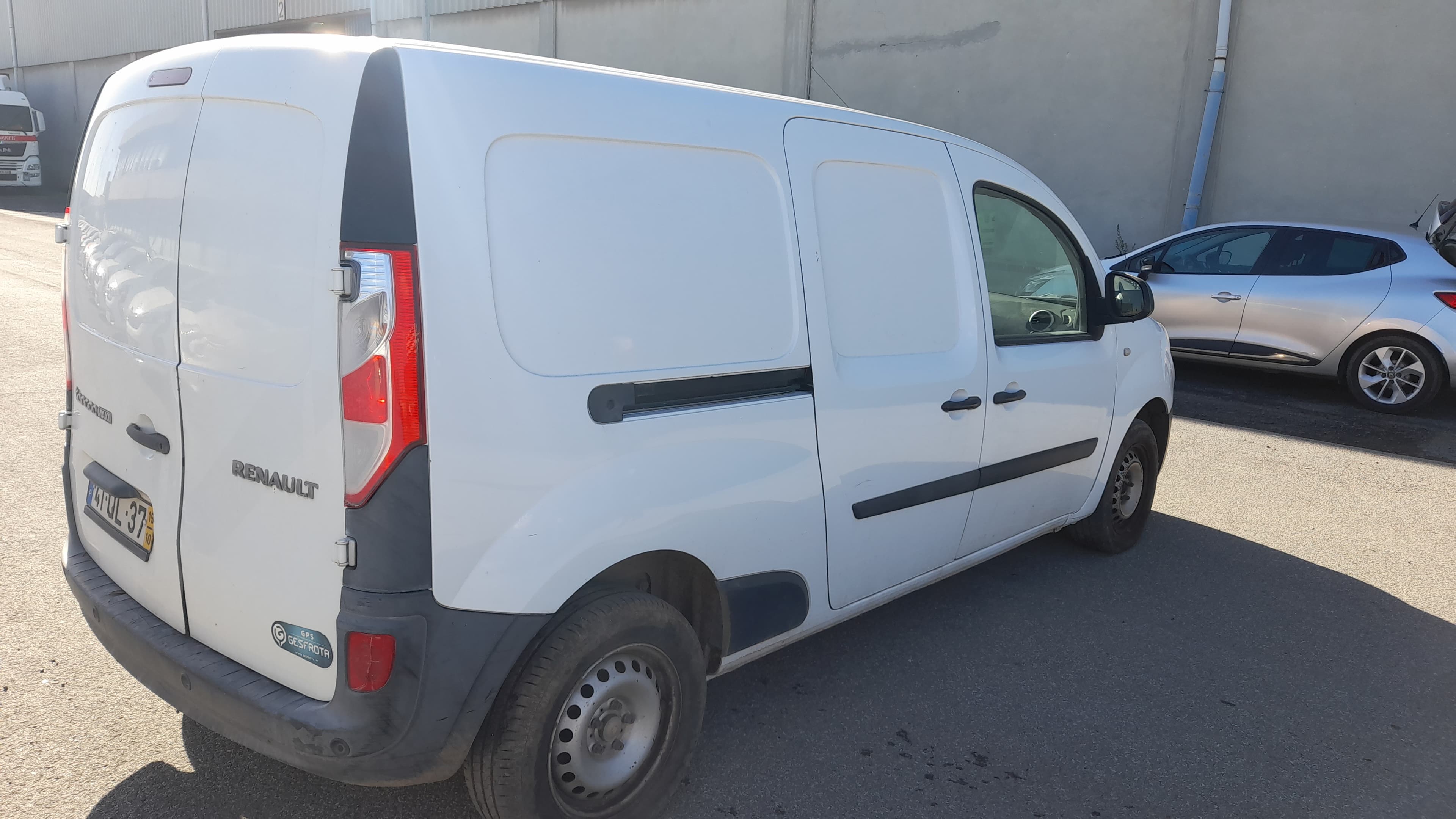 Renault Kangoo Maxi Business 1.5 DCi · Ano 2015 — imagem 6