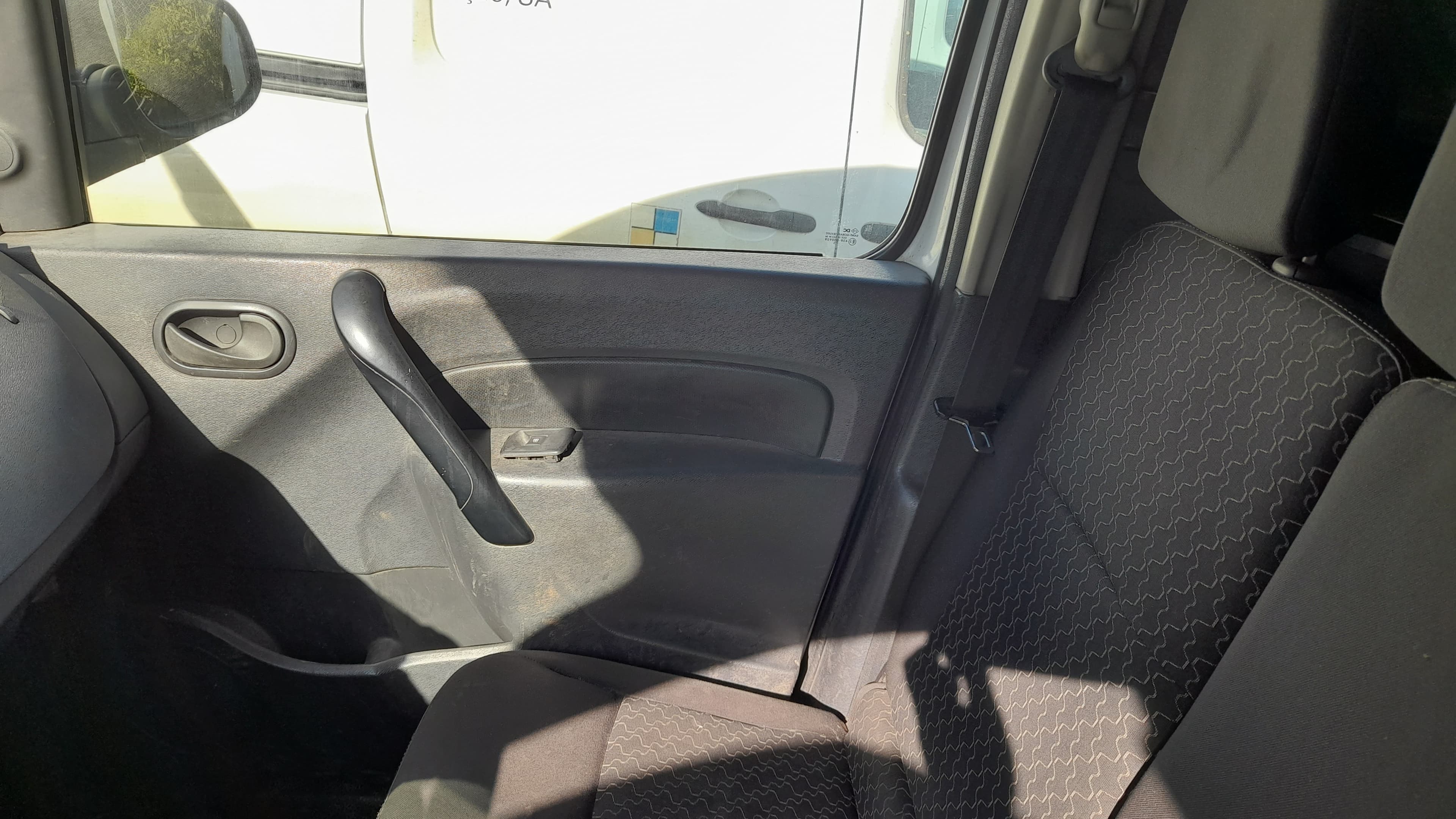 Renault Kangoo Maxi Business 1.5 DCi · Ano 2015 — imagem 14