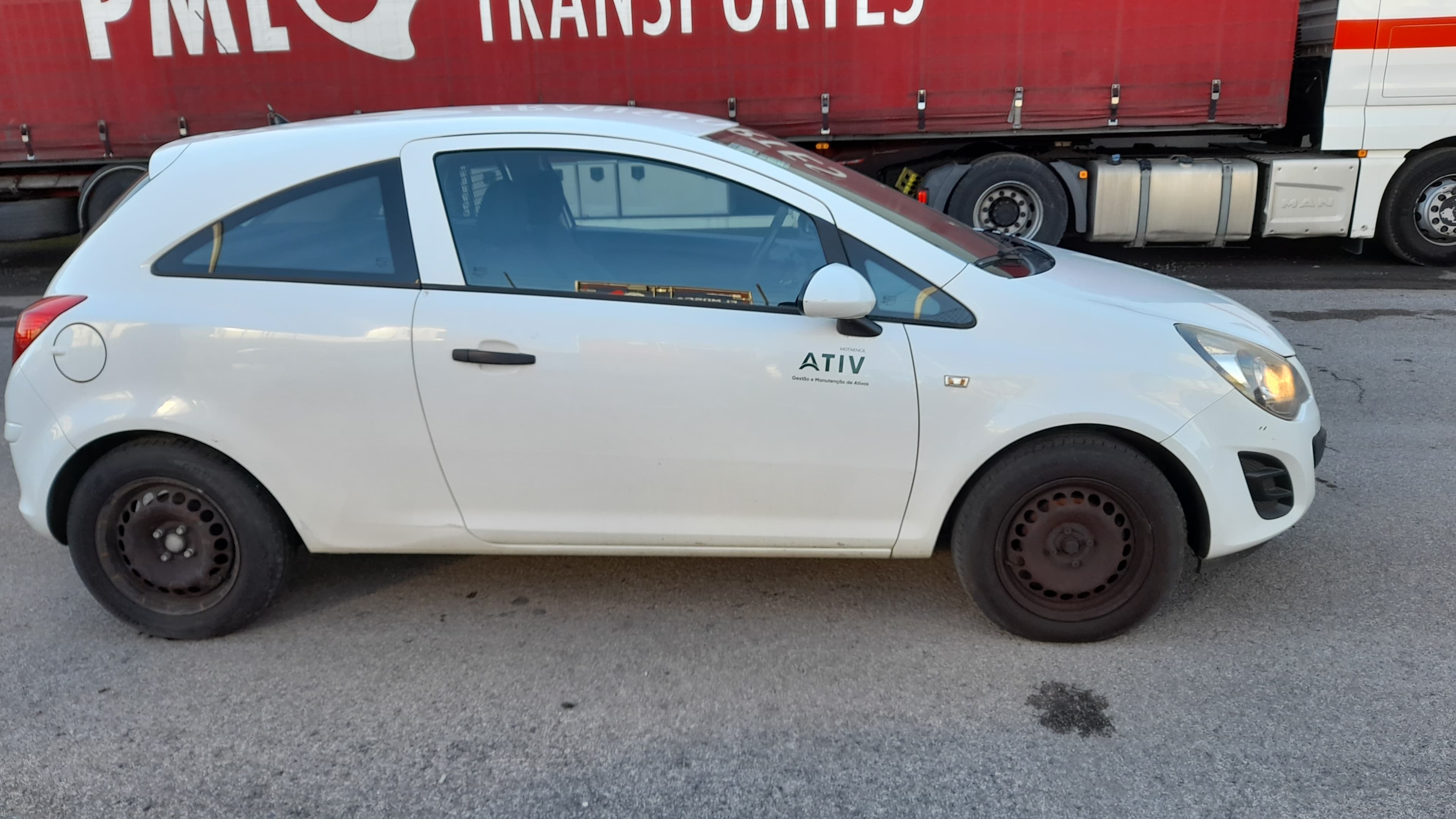 Opel Corsa Van 1.3 CDTi · Ano 2014 — imagem 6
