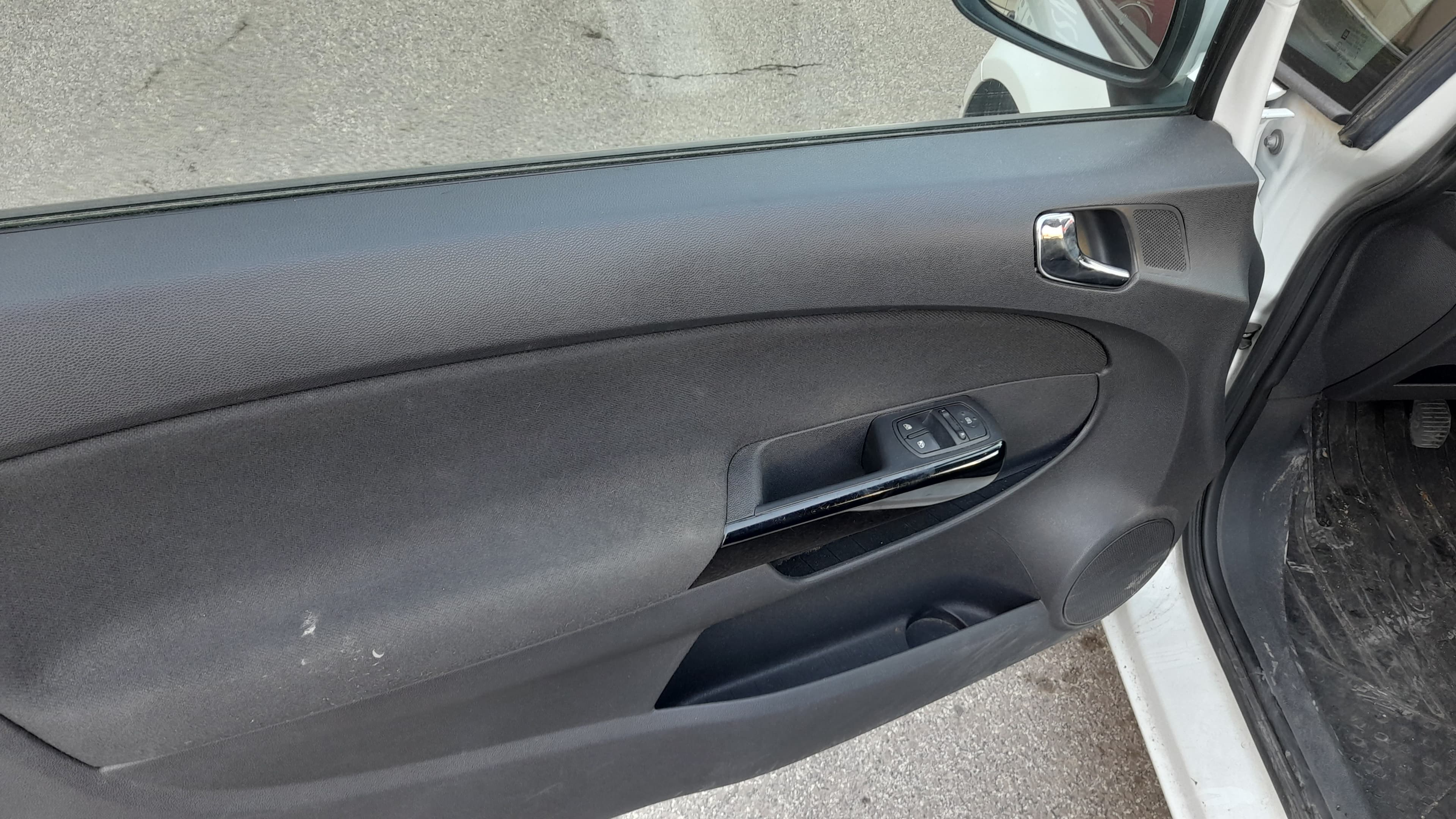 Opel Corsa Van 1.3 CDTi · Ano 2014 — imagem 11