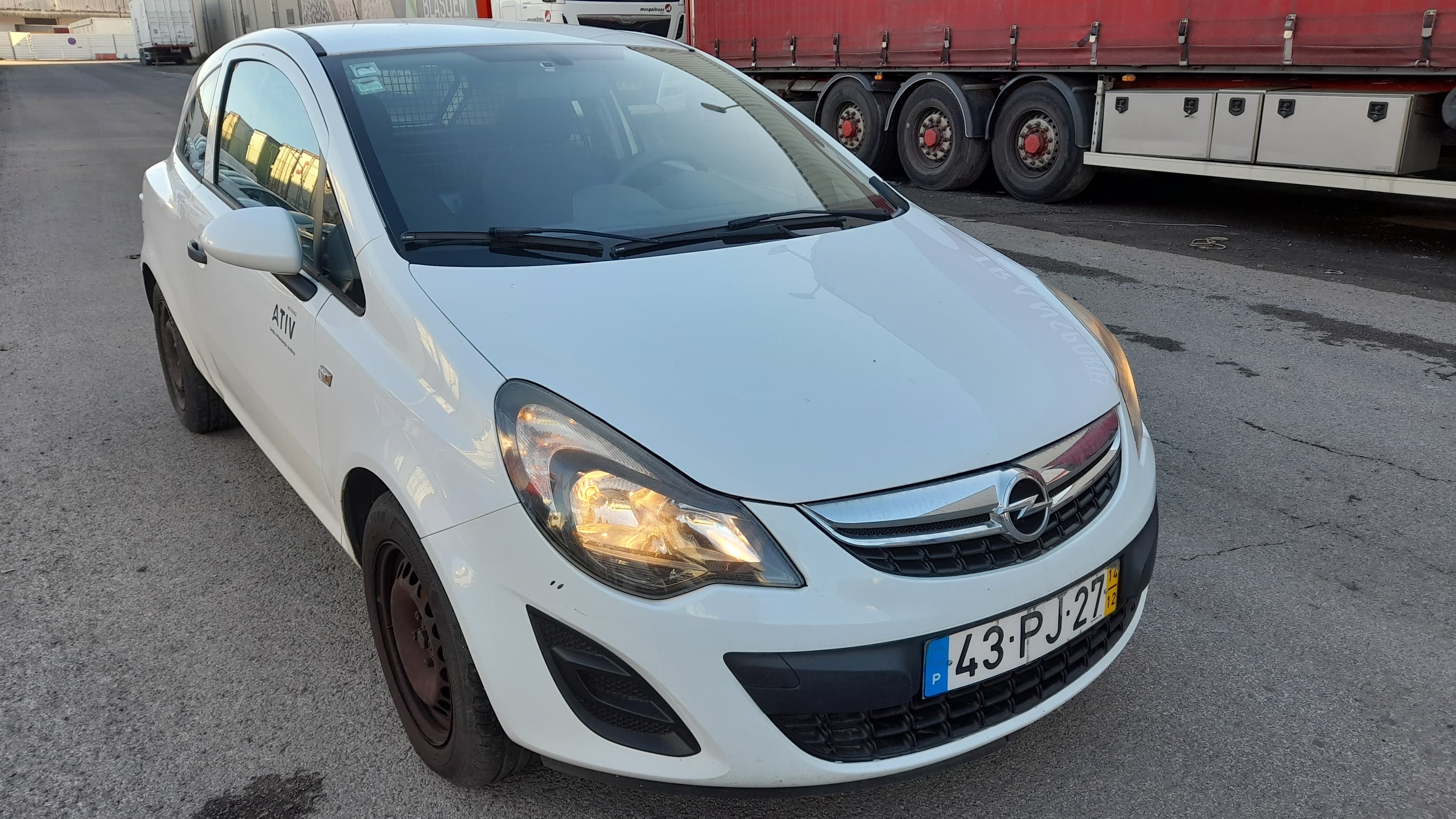 Opel Corsa Van 1.3 CDTi · Ano 2014