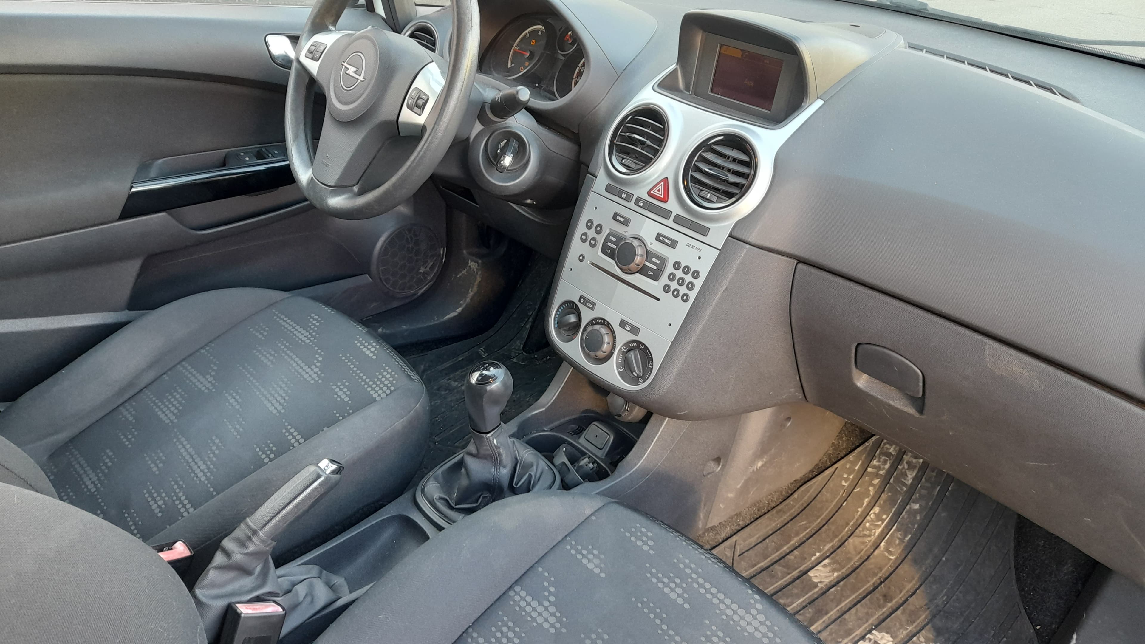 Opel Corsa Van 1.3 CDTi · Ano 2014 — imagem 13