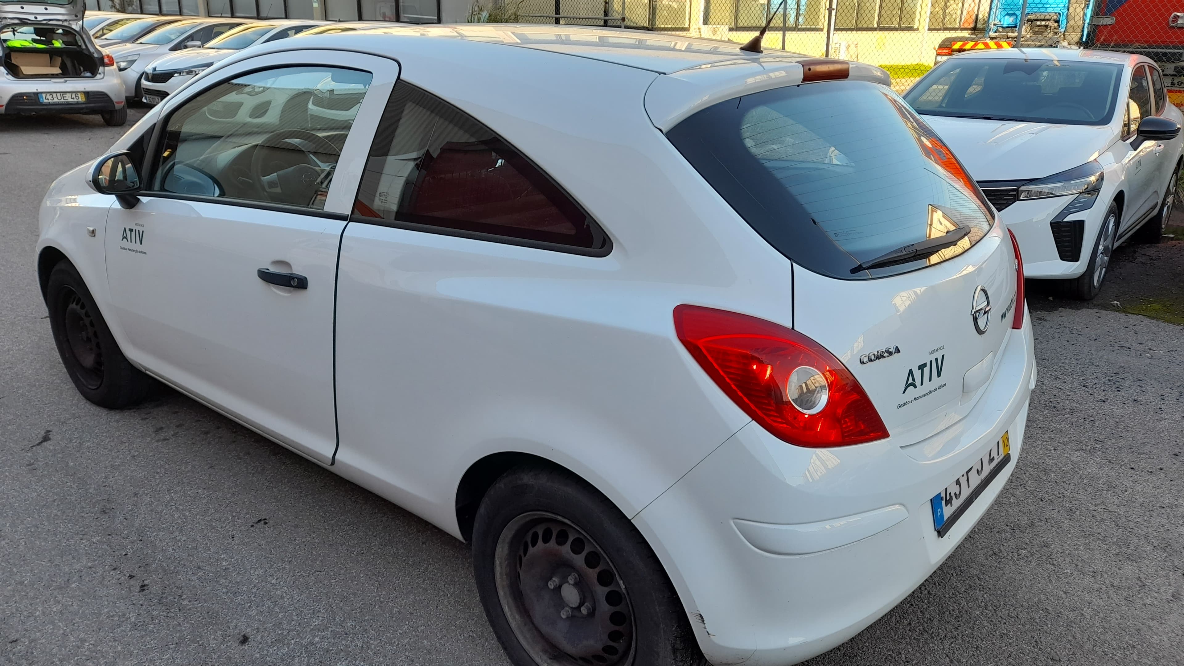 Opel Corsa Van 1.3 CDTi · Ano 2014 — imagem 7