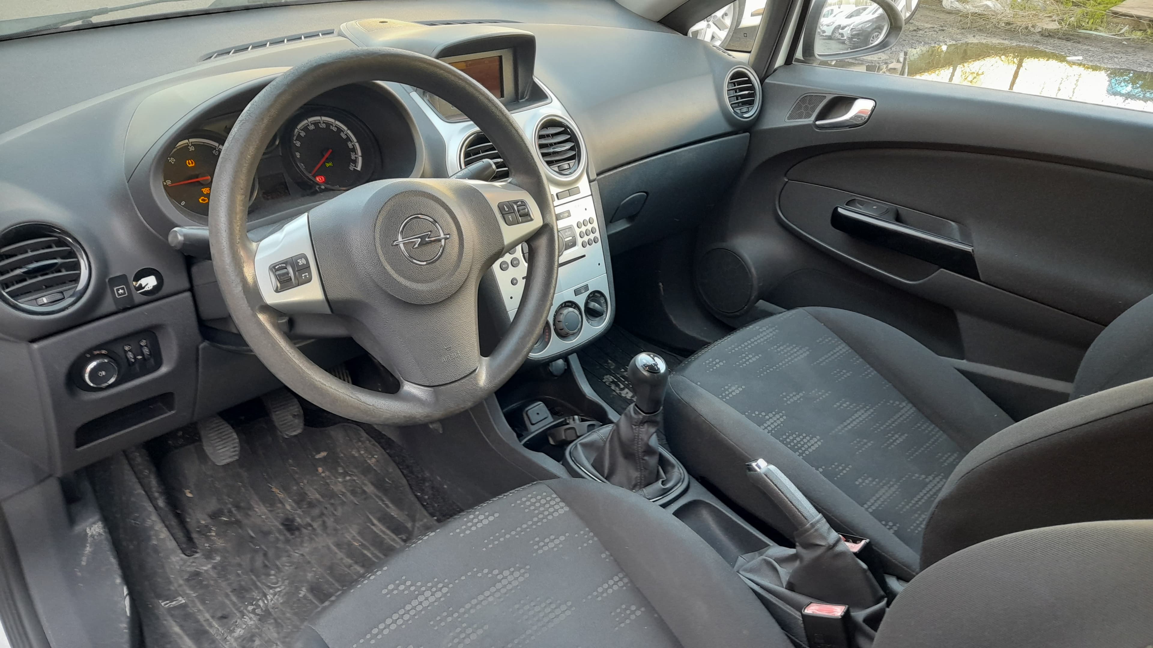 Opel Corsa Van 1.3 CDTi · Ano 2014 — imagem 12