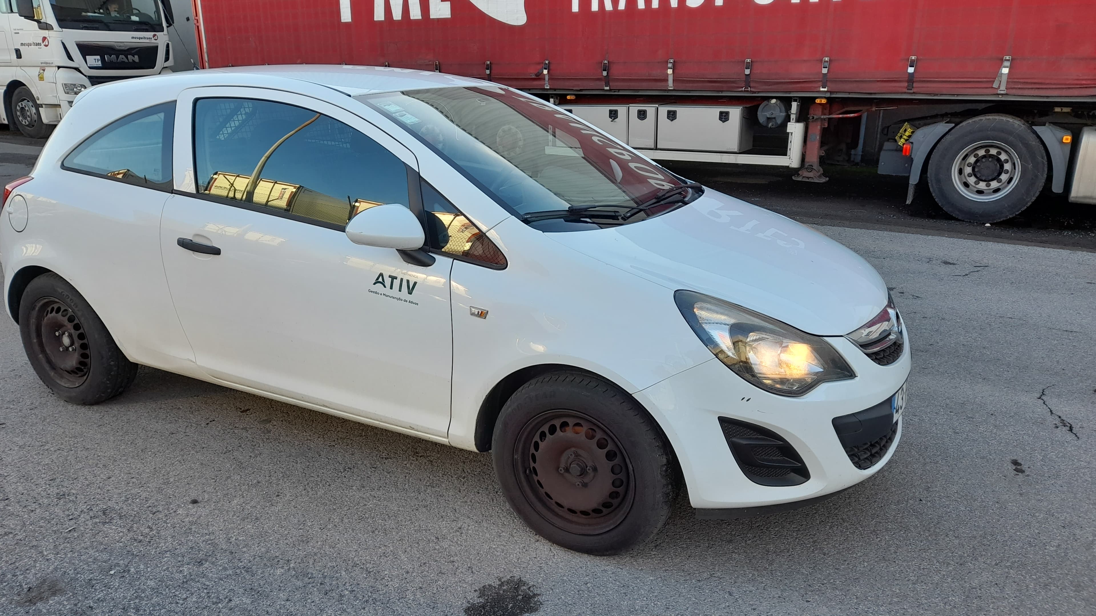 Opel Corsa Van 1.3 CDTi · Ano 2014 — imagem 4