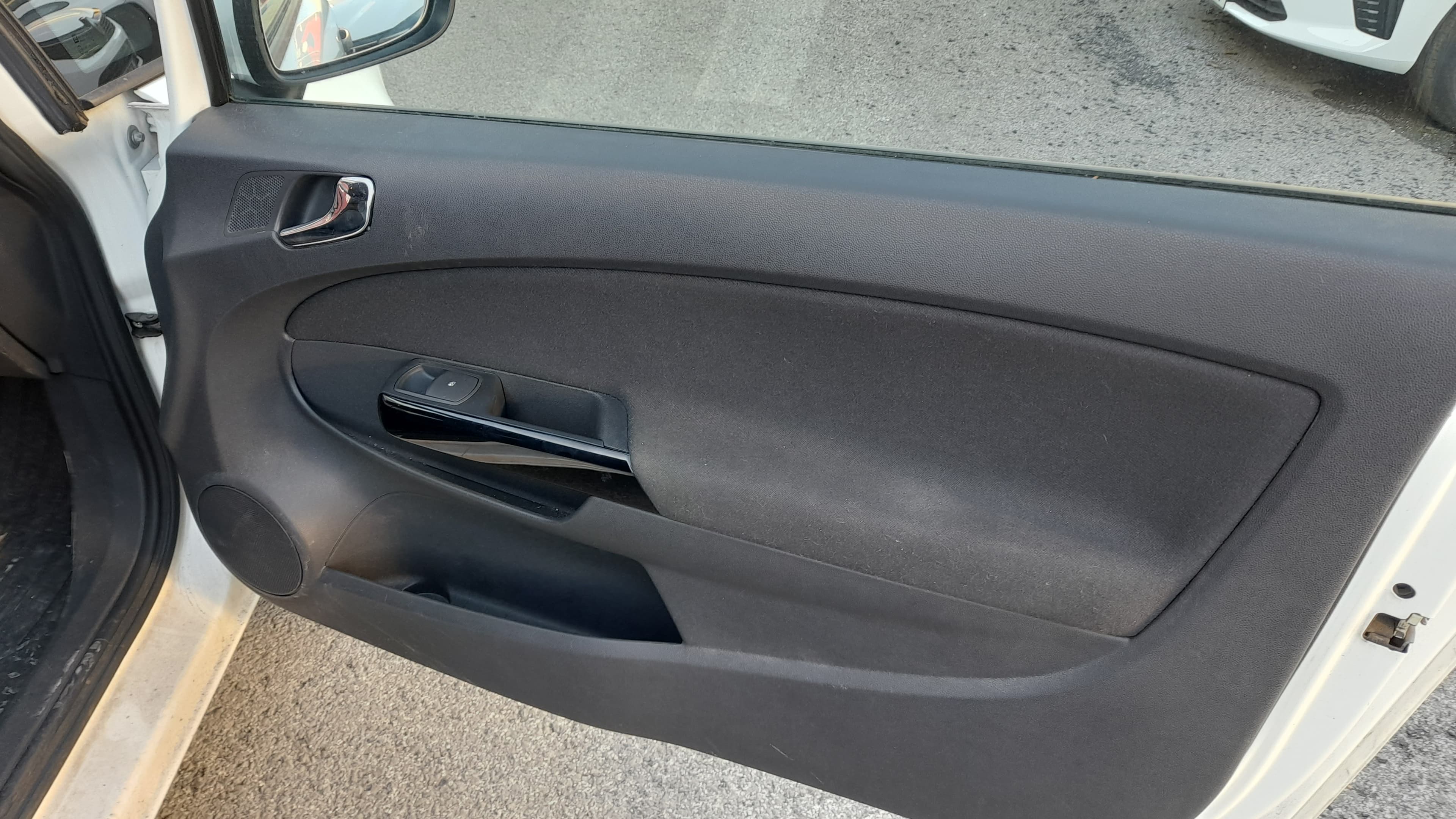 Opel Corsa Van 1.3 CDTi · Ano 2014 — imagem 16