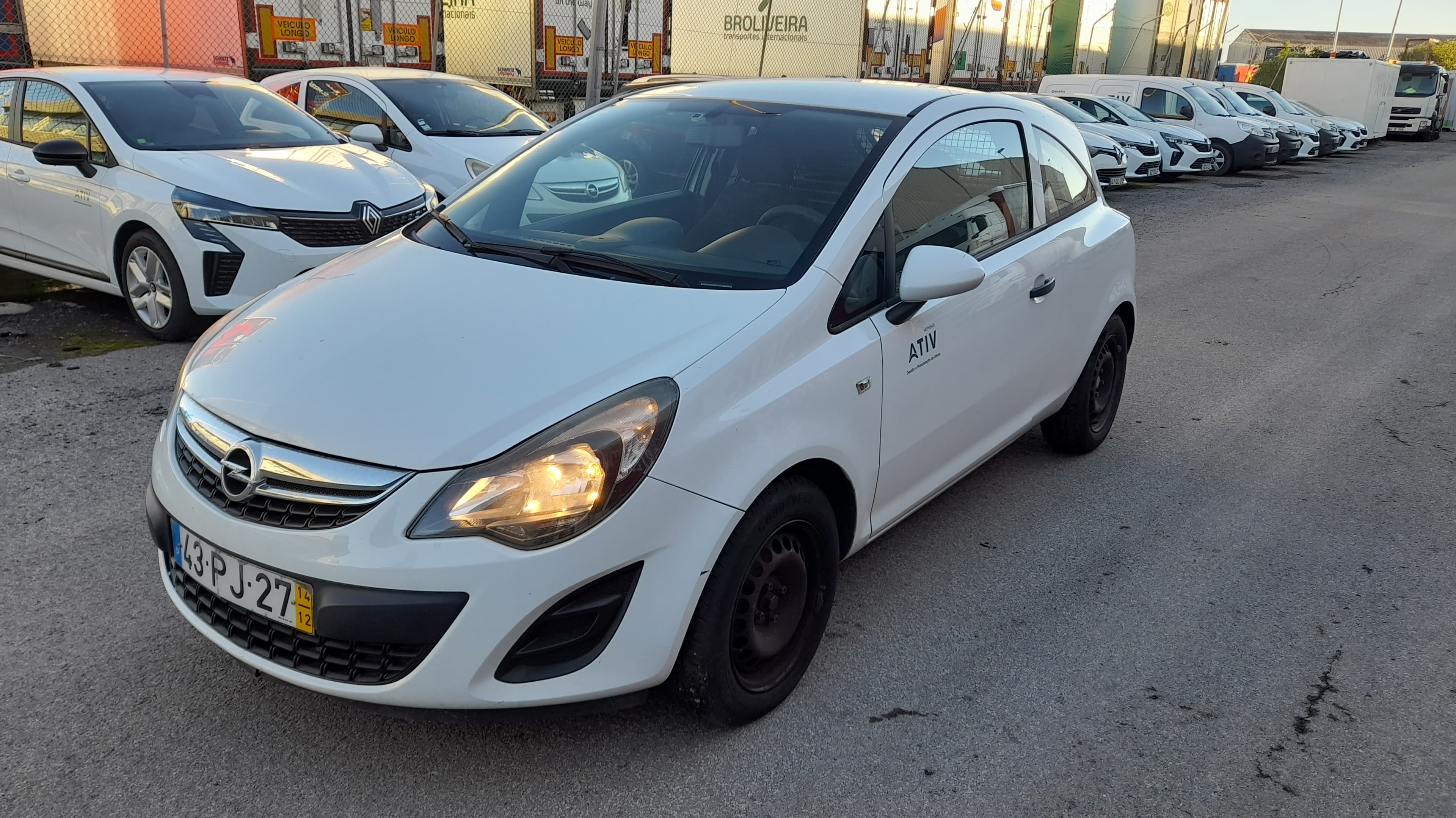 Opel Corsa Van 1.3 CDTi · Ano 2014 — imagem 3