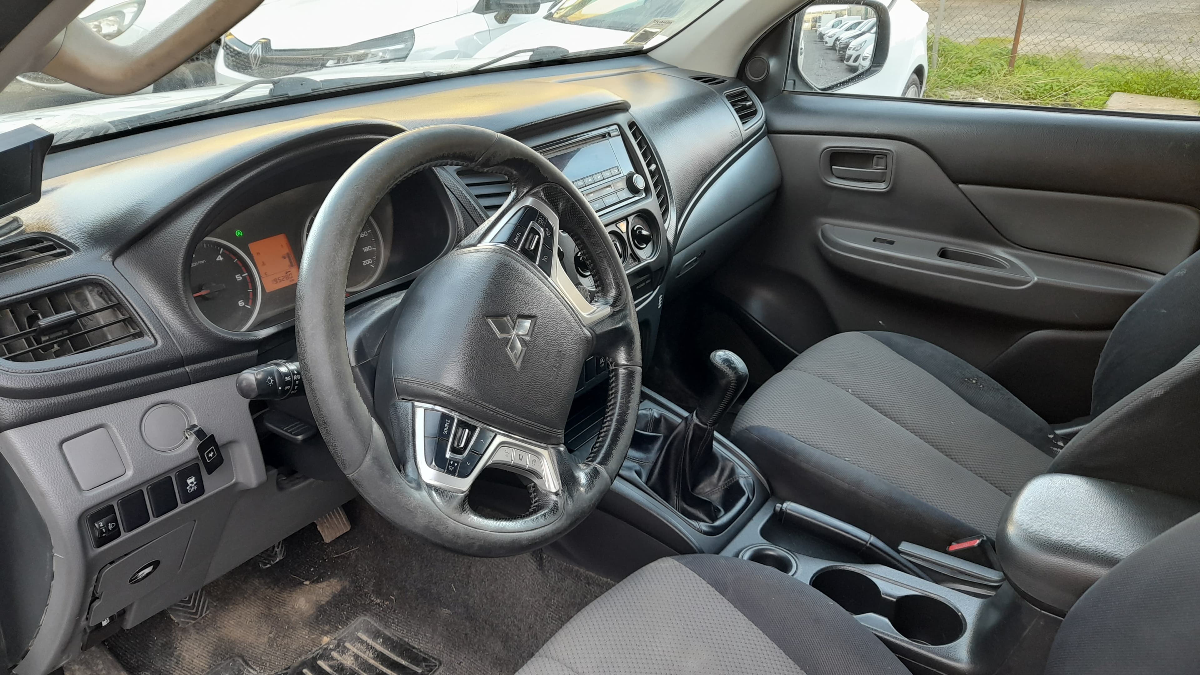 Mitsubishi L200 CD 2.4 DI-D · Año 2017 — imagen 13