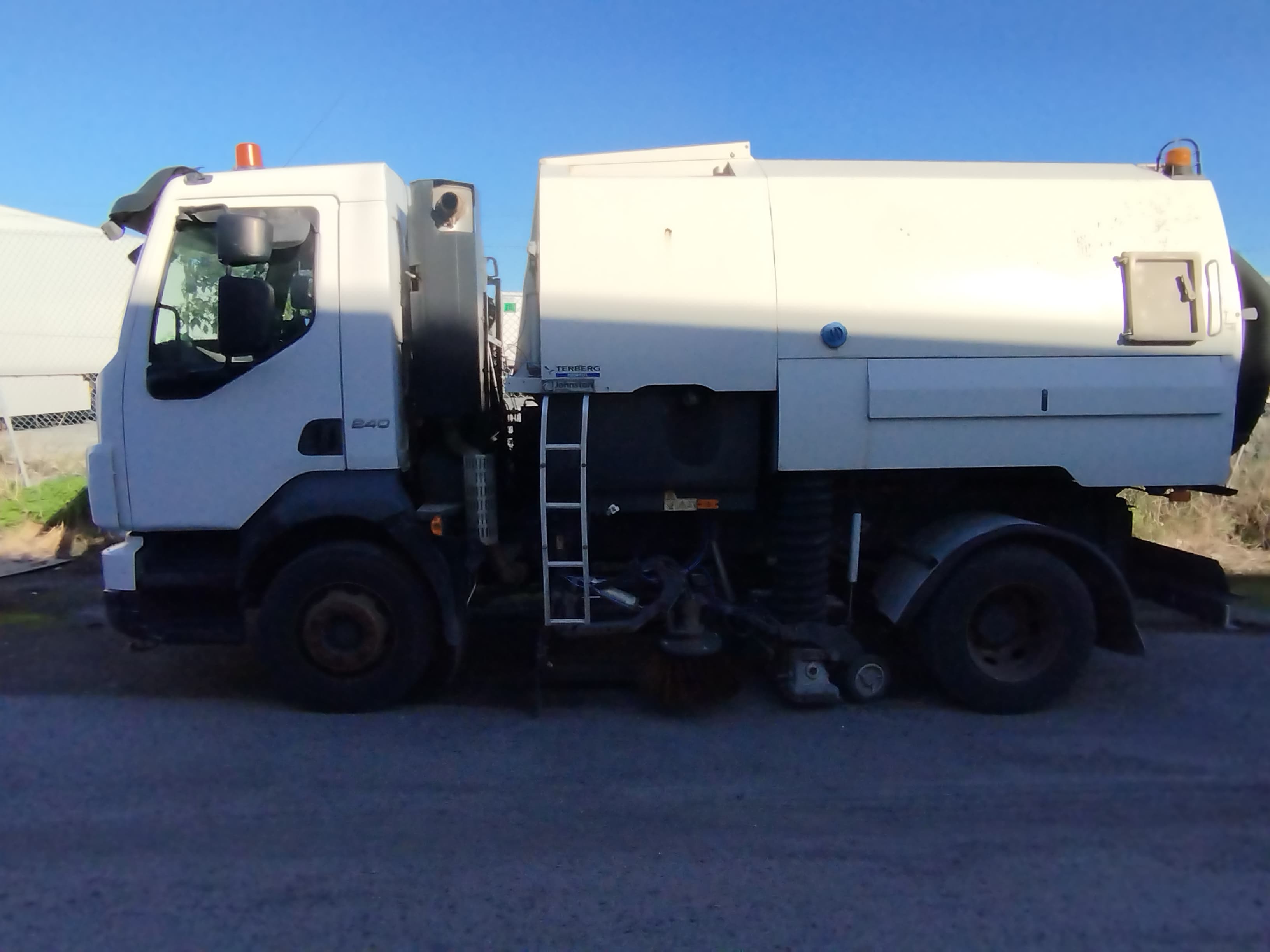 Camião Volvo FLL15 · Ano 2009 — imagen 4