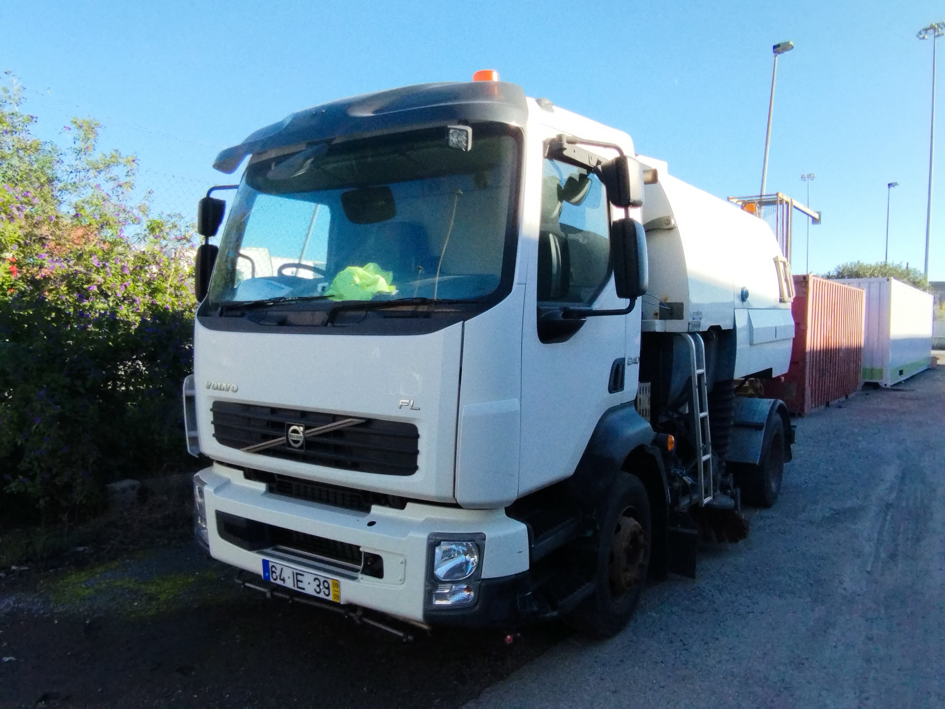 Camião Volvo FLL15 · Ano 2009 — imagen 1