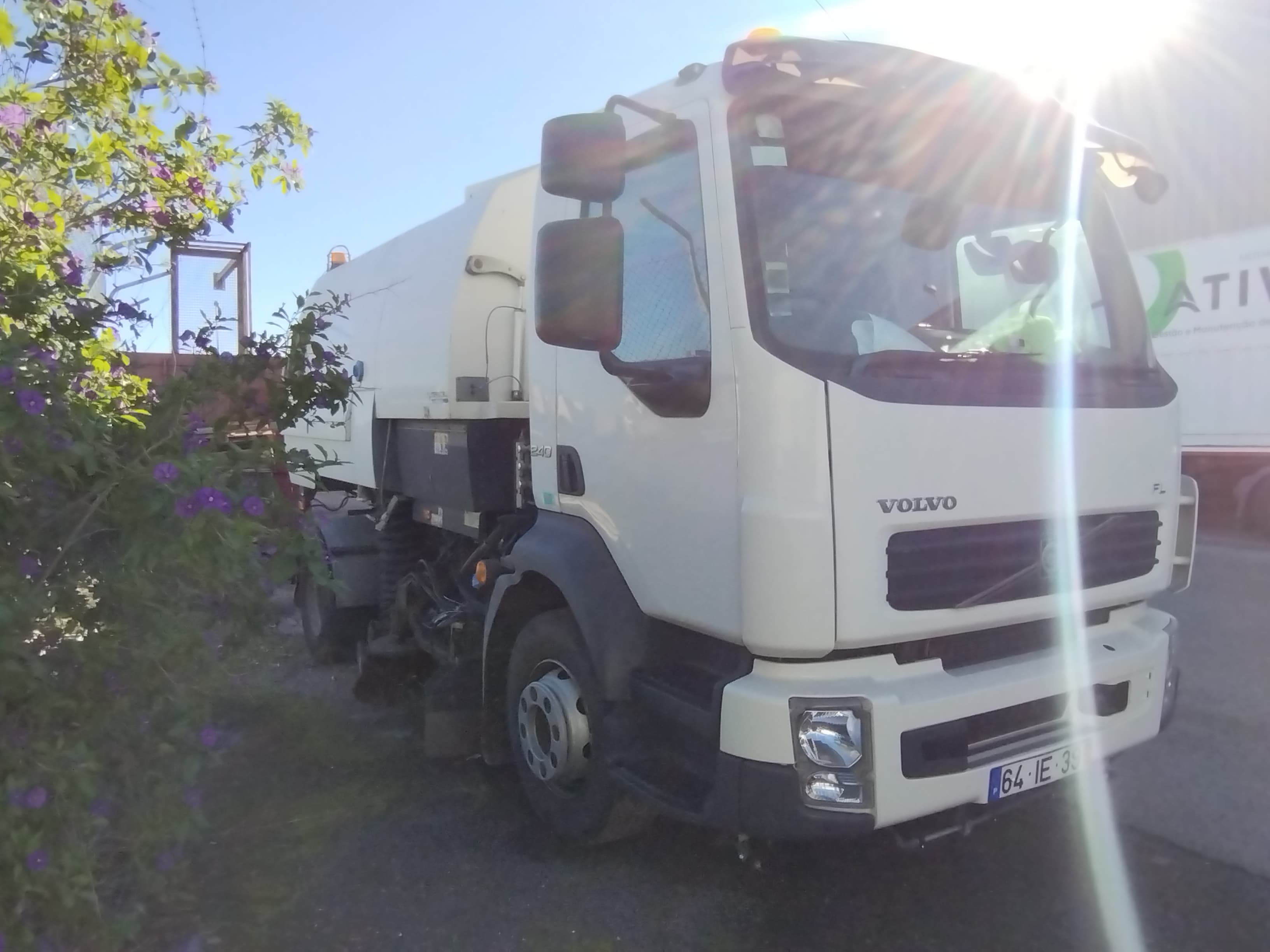 Camião Volvo FLL15 · Ano 2009 — imagen 3