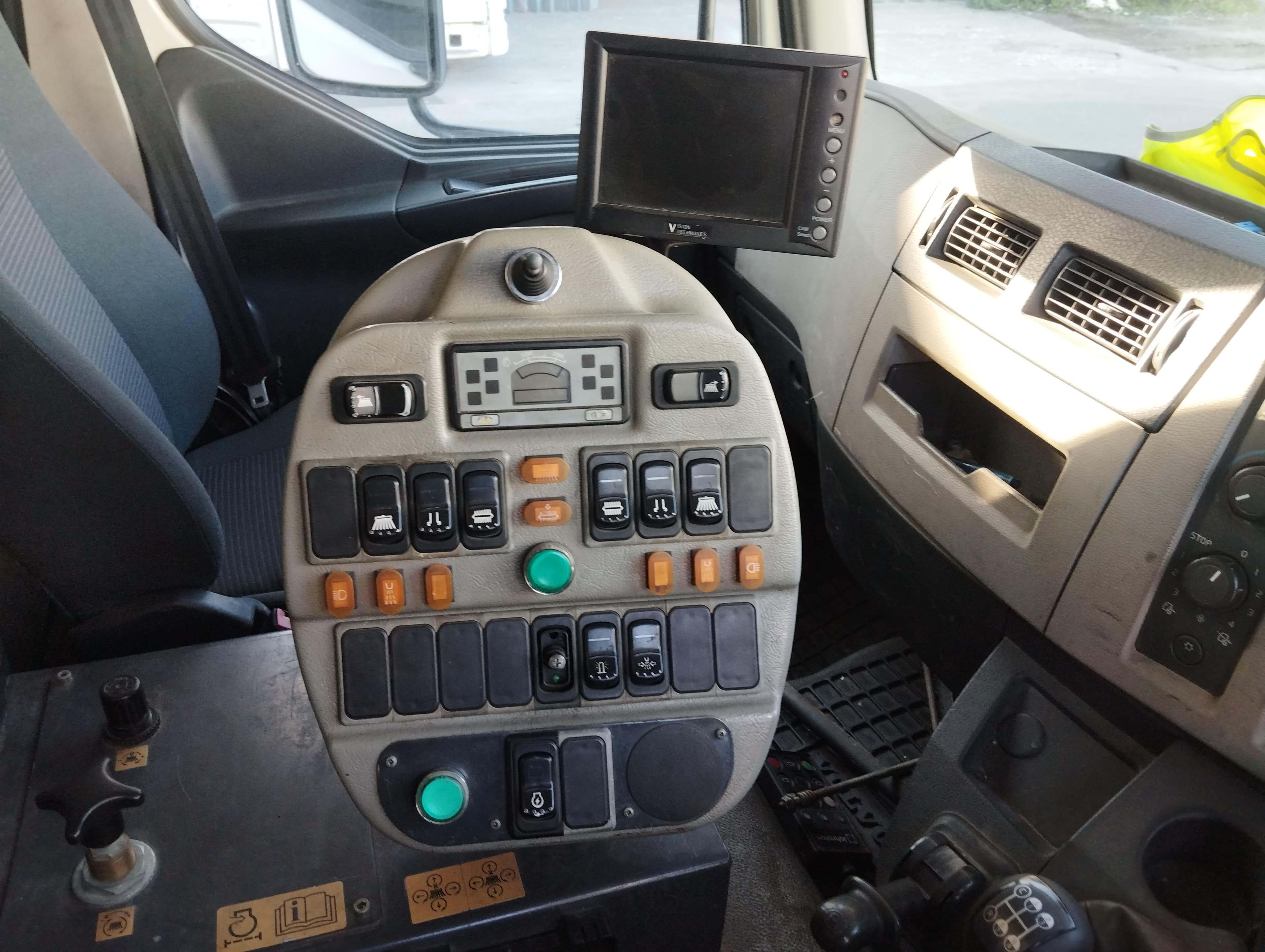 Camião Volvo FLL15 · Ano 2009 — imagen 13