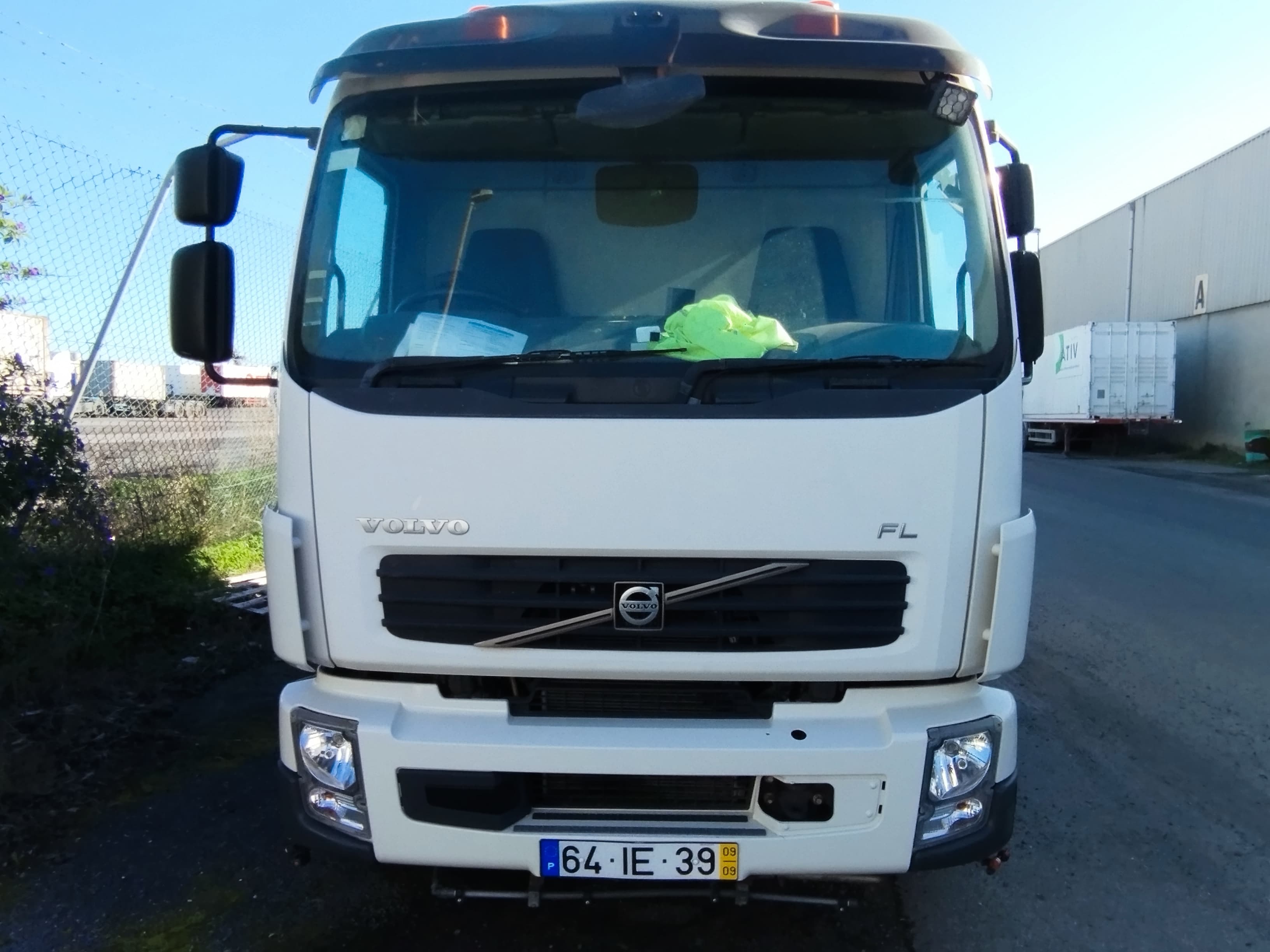 Camião Volvo FLL15 · Ano 2009 — imagen 2