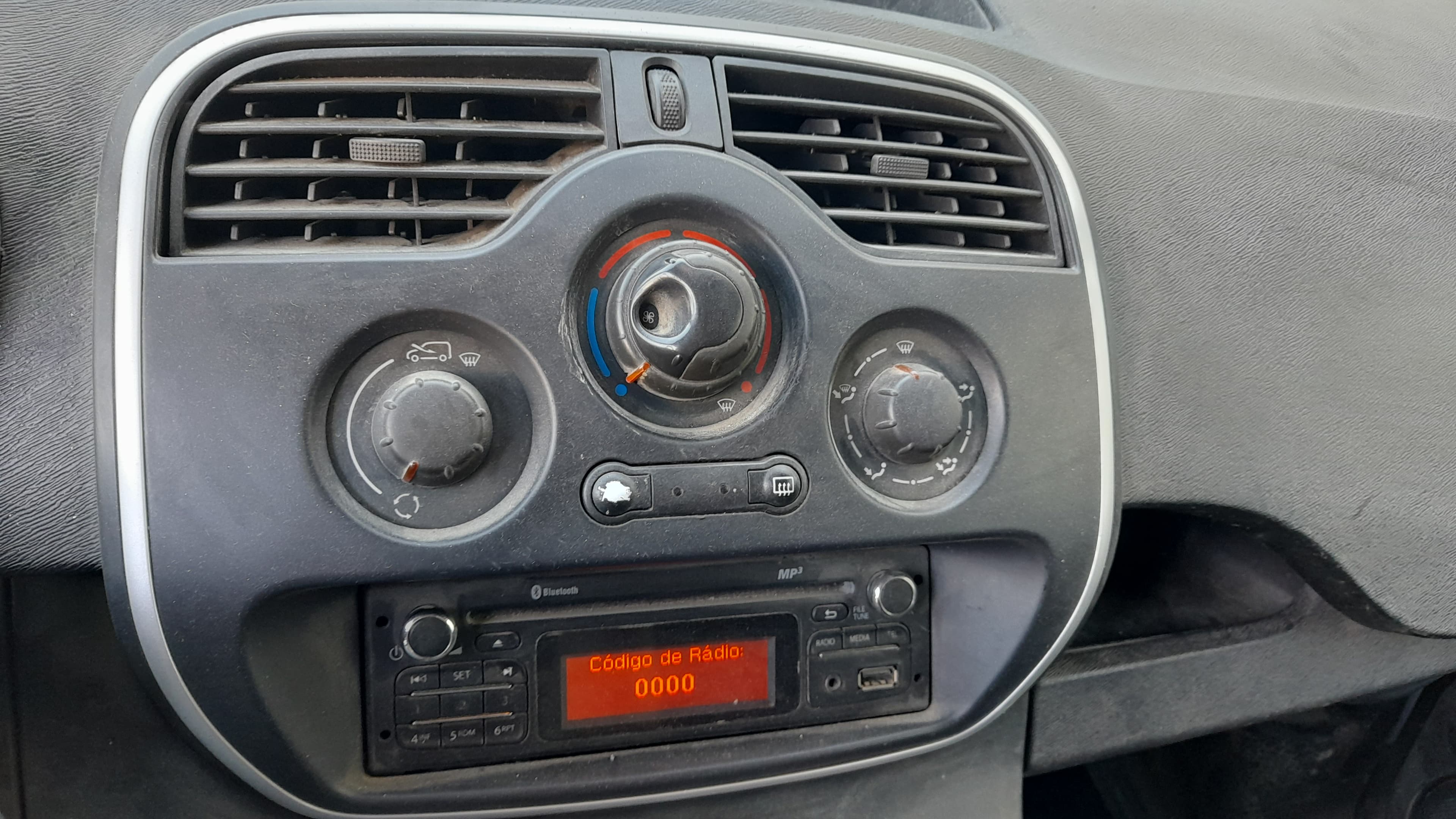 Renault Kangoo Maxi Business 1.5 DCi · Ano 2016 — imagem 13