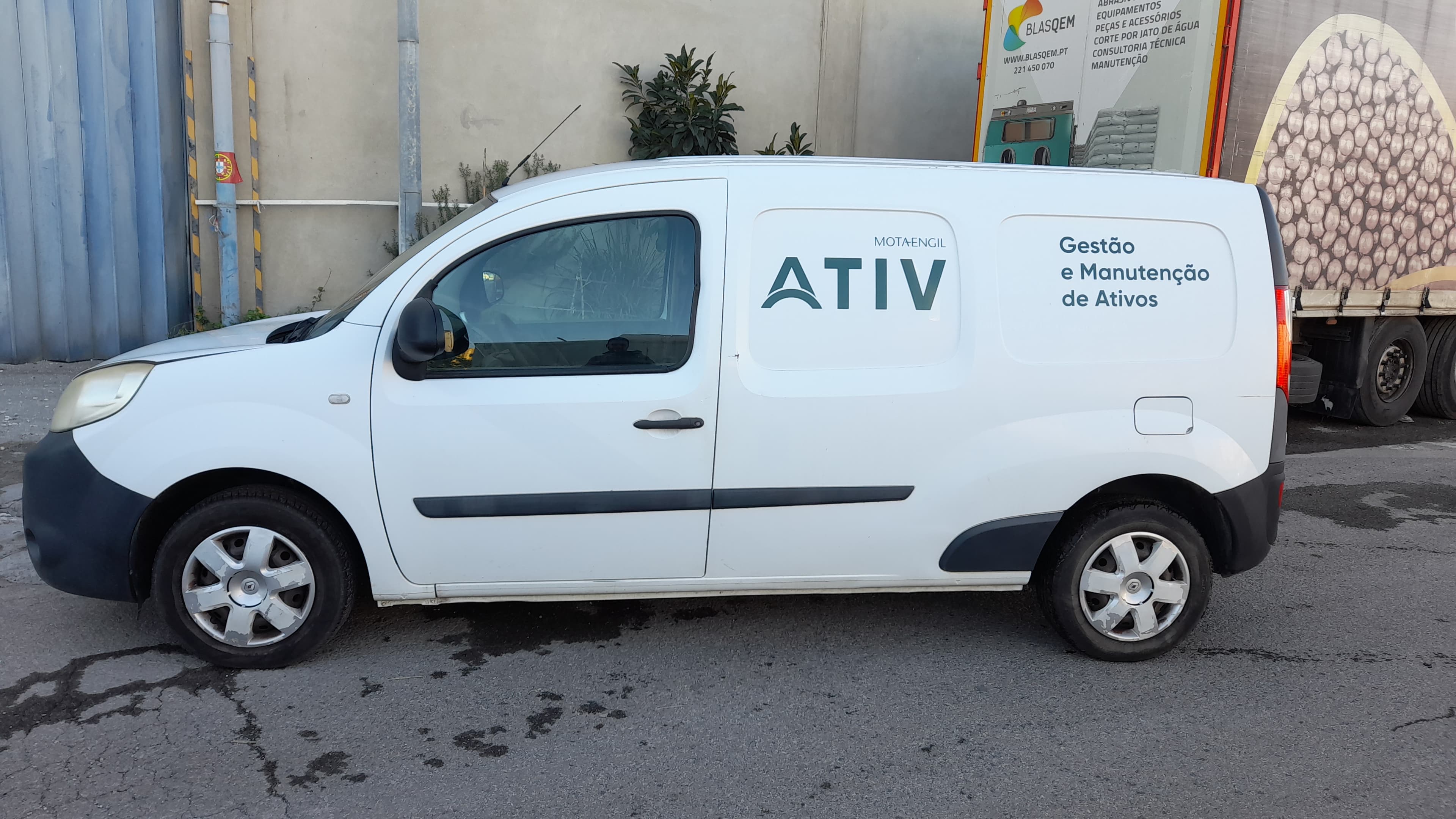 Renault Kangoo Maxi Business 1.5 DCi · Ano 2016 — imagem 4