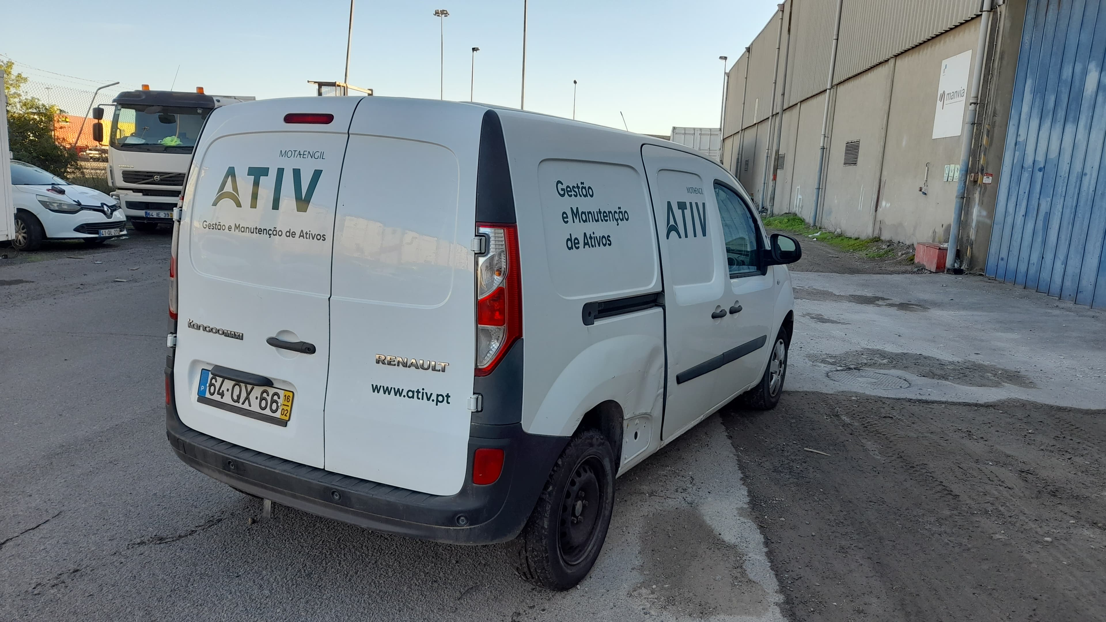 Renault Kangoo Maxi Business 1.5 DCi · Ano 2016 — imagem 9