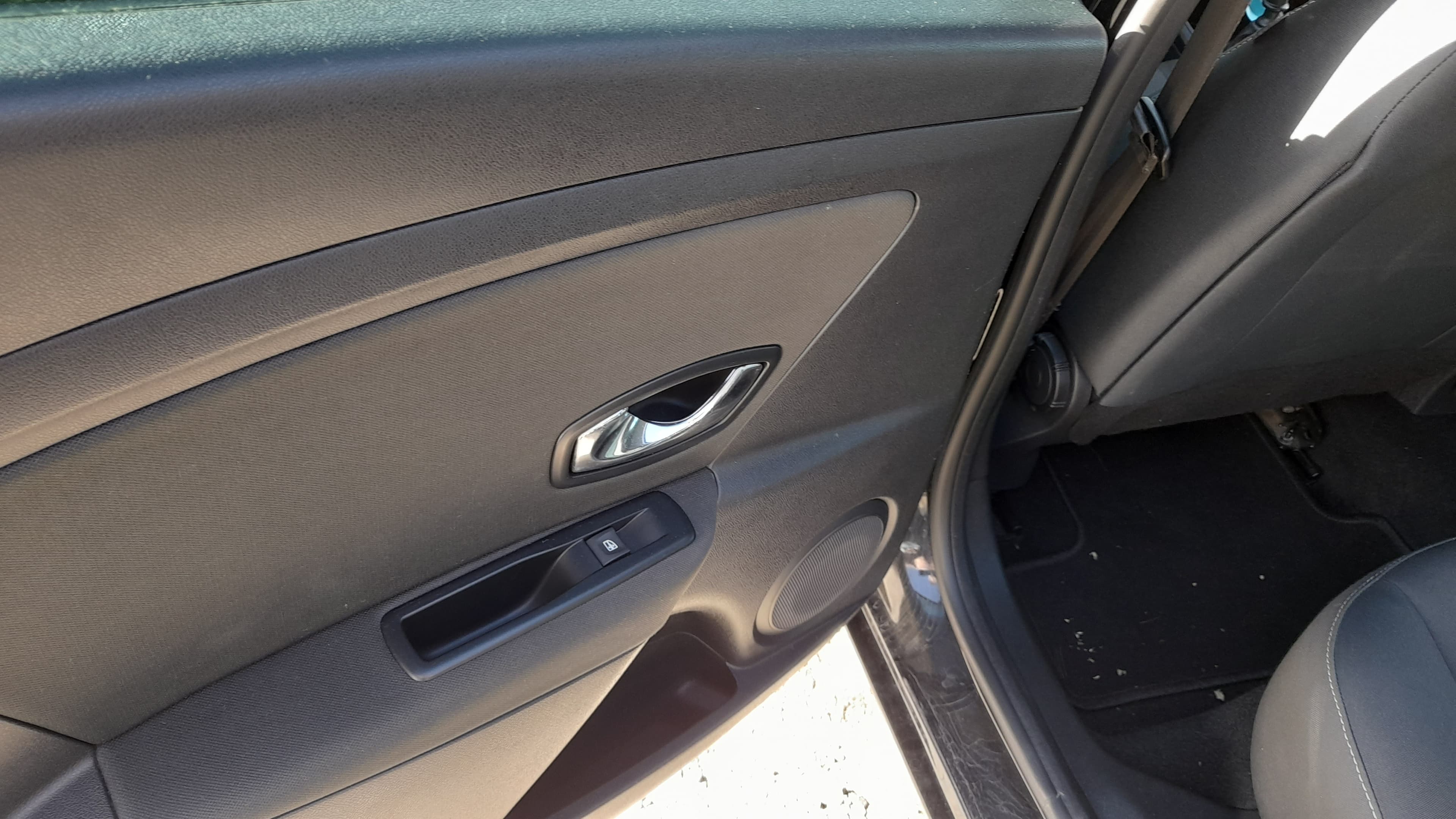 Renault Megane Sport Tourer 1.5 DCi · Ano 2015 — image 13