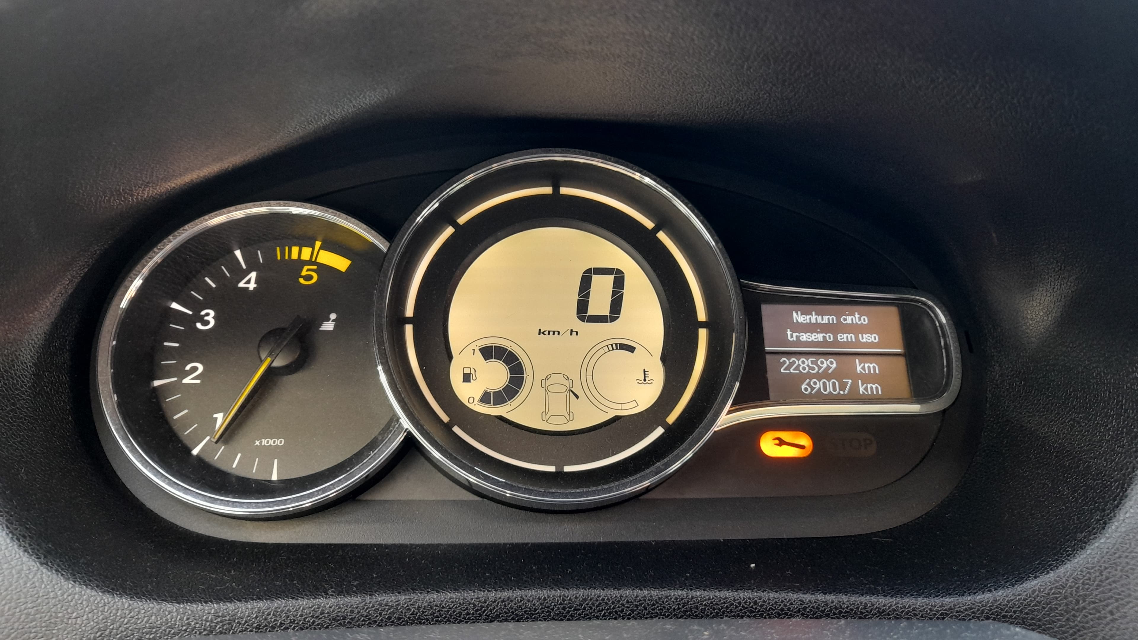 Renault Megane Sport Tourer 1.5 DCi · Ano 2015 — image 12