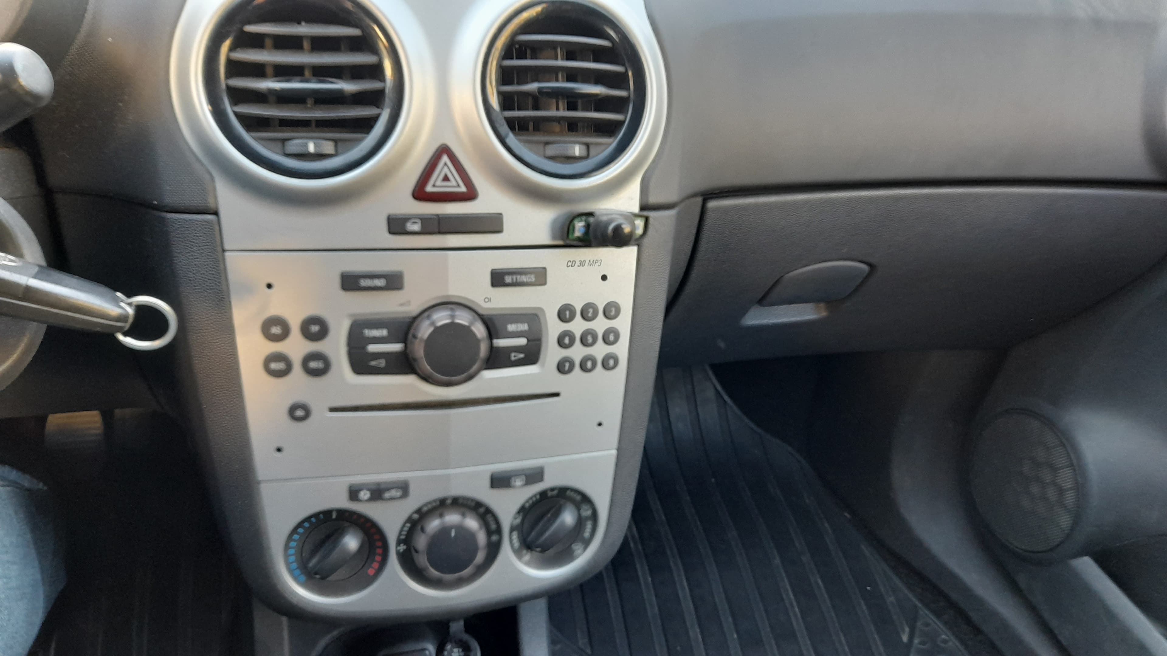 Opel Corsa Van 1.3 CDTi · Ano 2013 — imagem 15