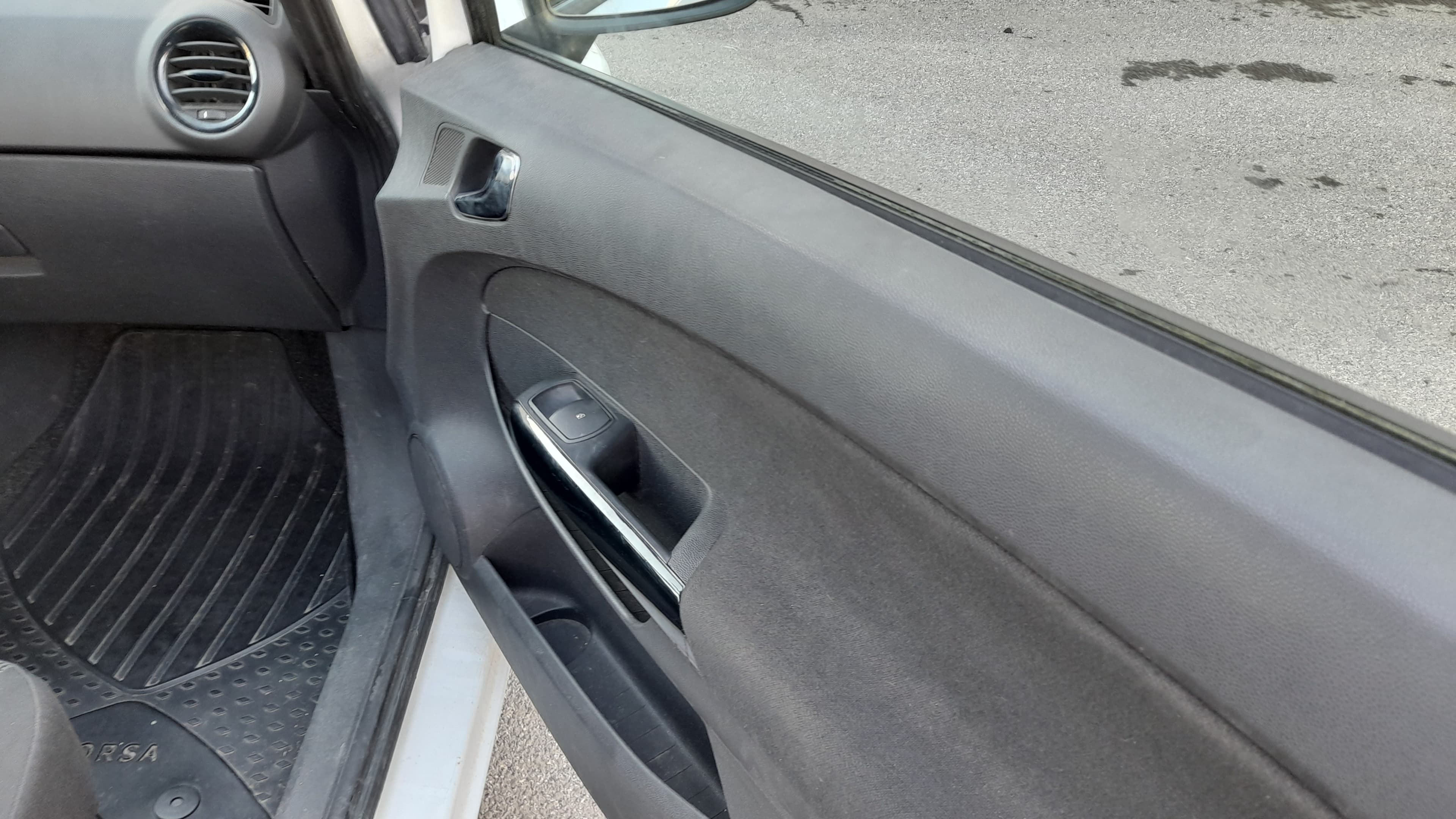Opel Corsa Van 1.3 CDTi · Ano 2013 — imagem 17