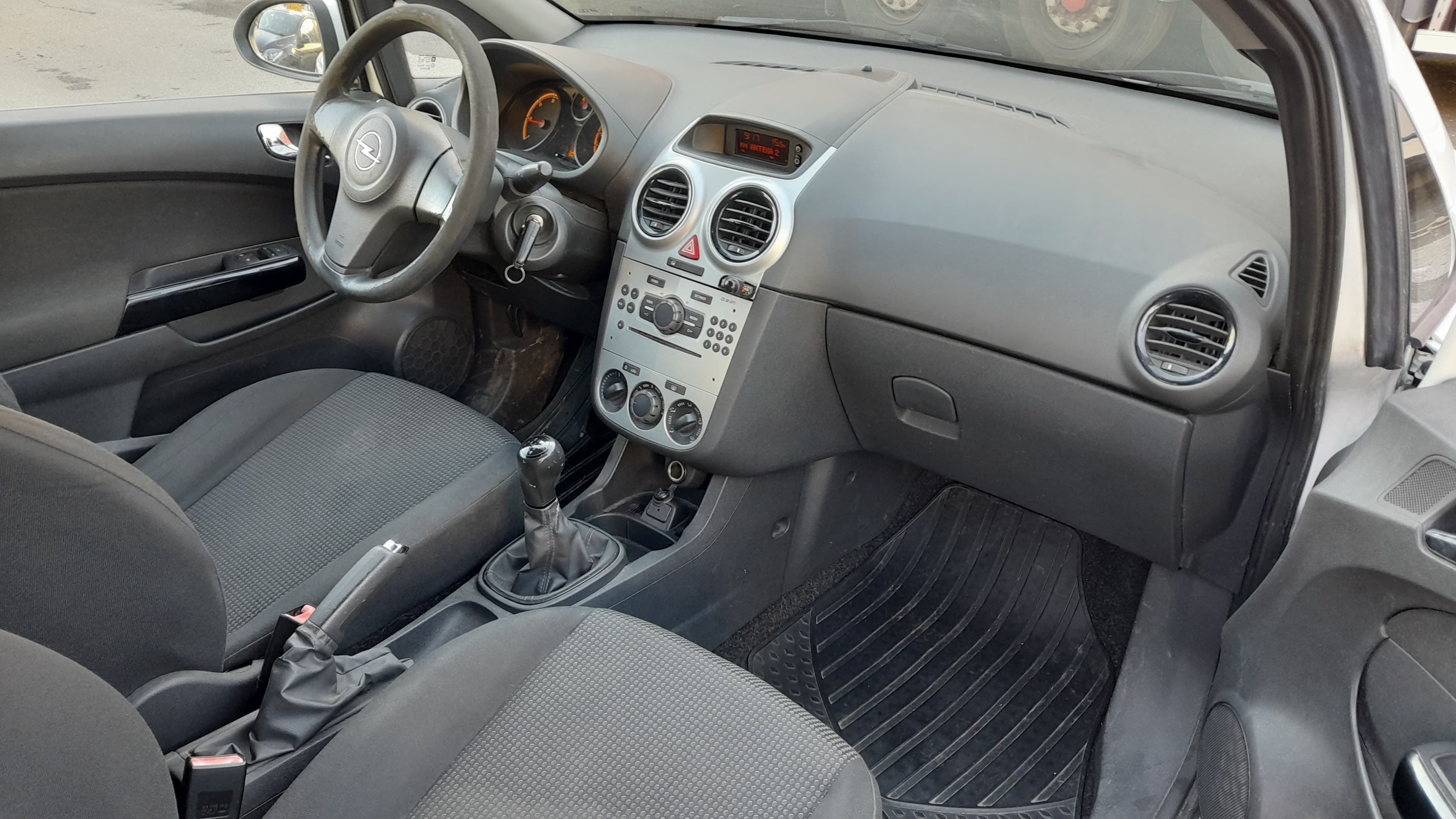 Opel Corsa Van 1.3 CDTi · Ano 2013 — imagem 13