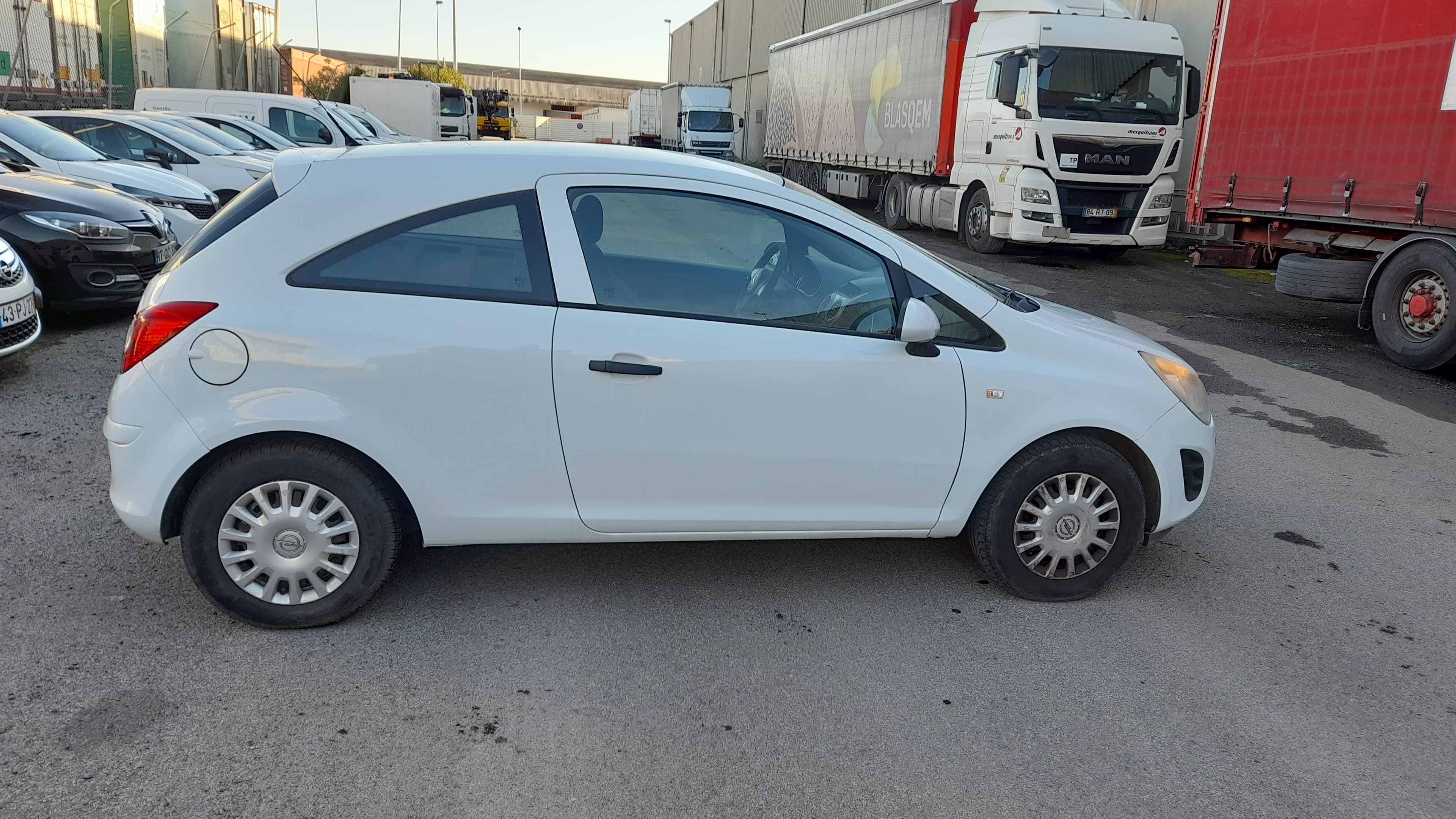 Opel Corsa Van 1.3 CDTi · Ano 2013 — imagem 5