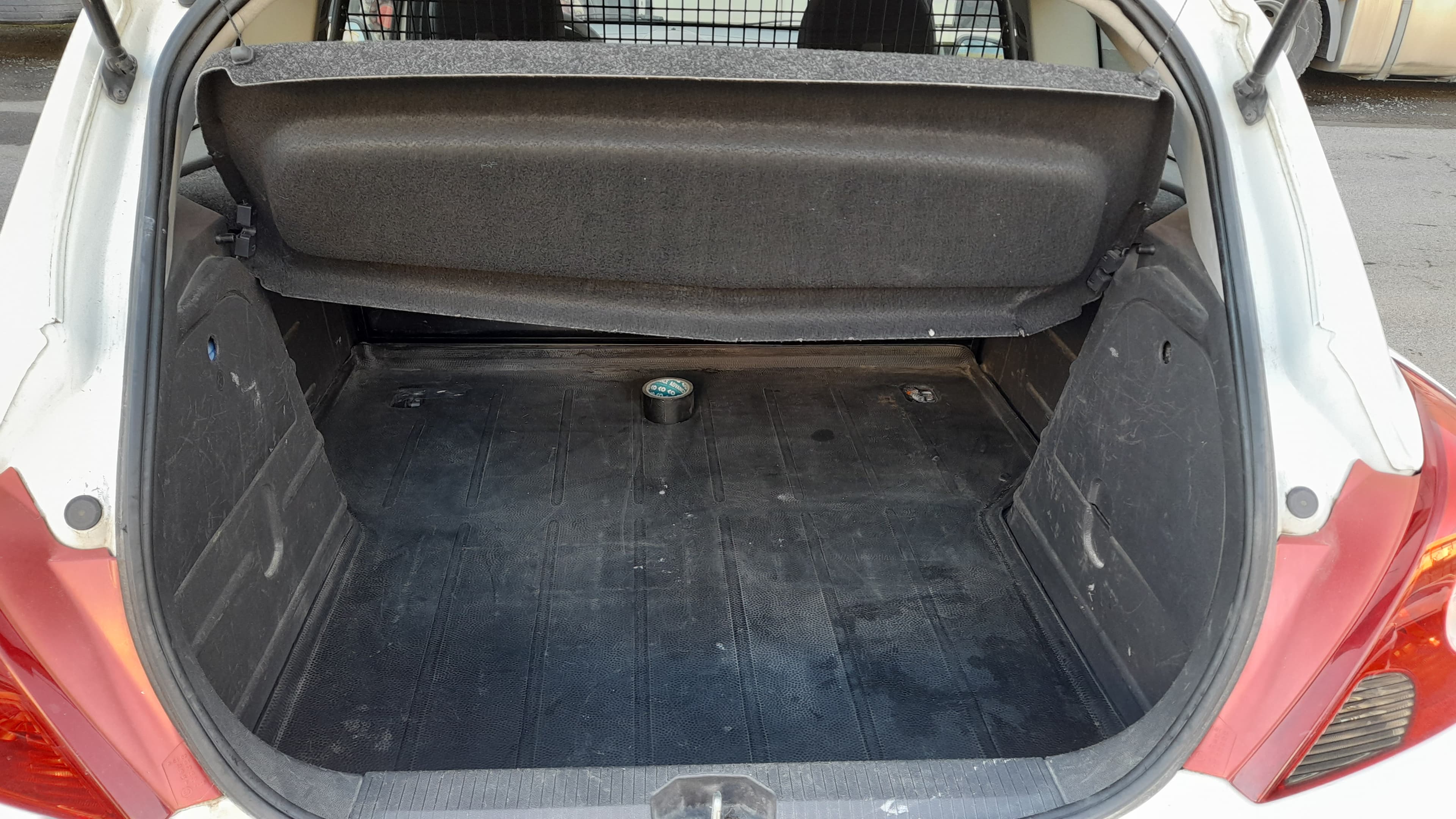 Opel Corsa Van 1.3 CDTi · Ano 2013 — imagem 10