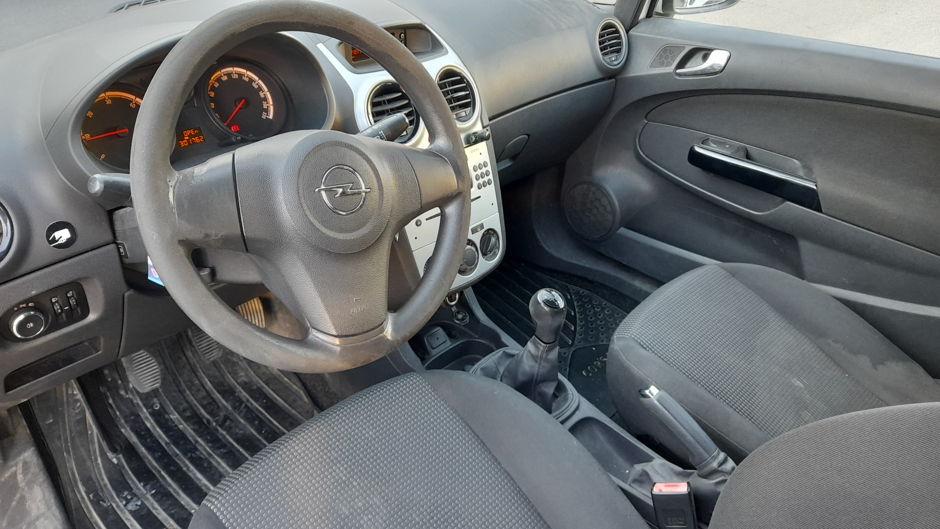 Opel Corsa Van 1.3 CDTi · Ano 2013 — imagem 14