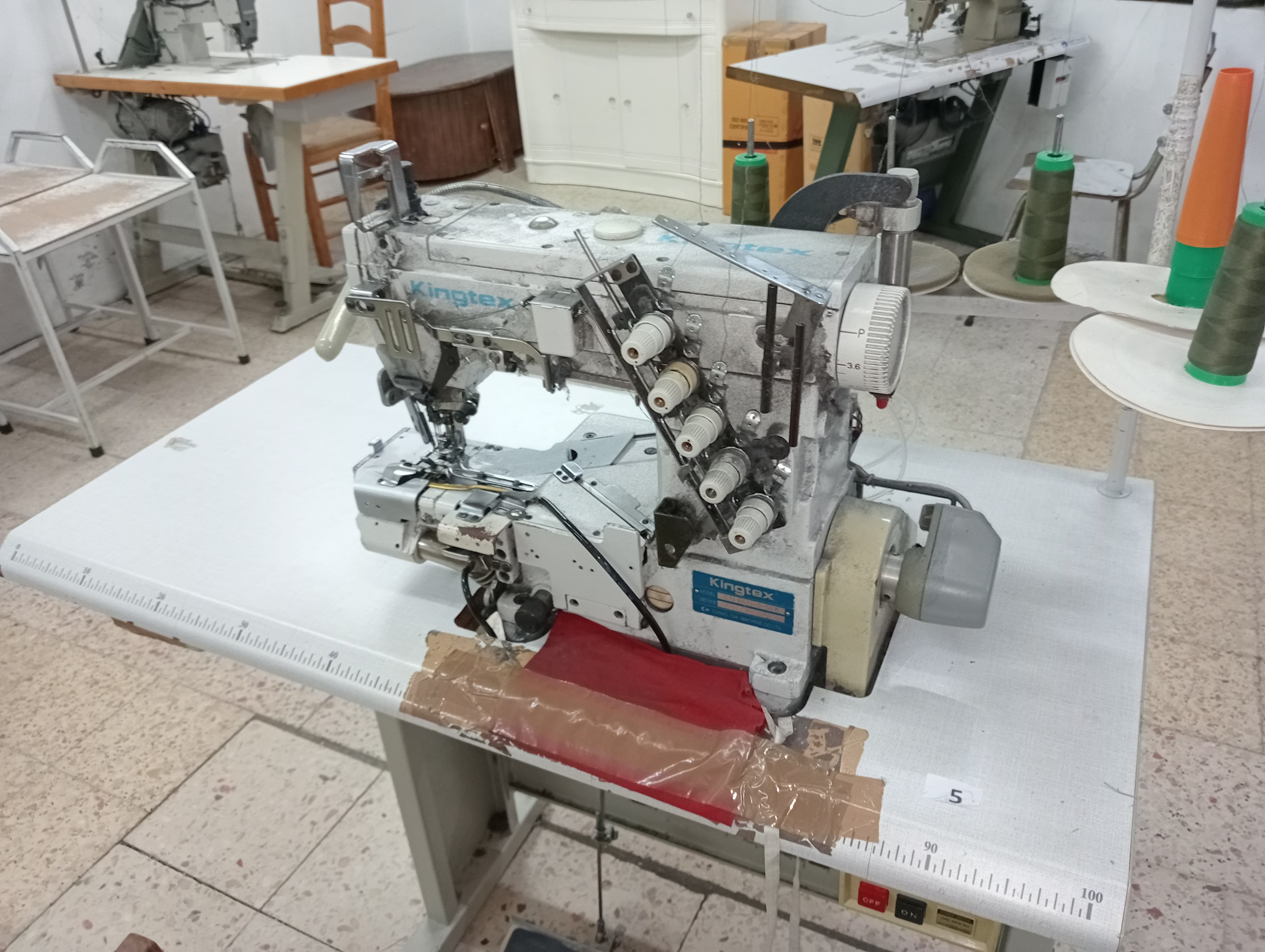 Machine à ourlet — image 2
