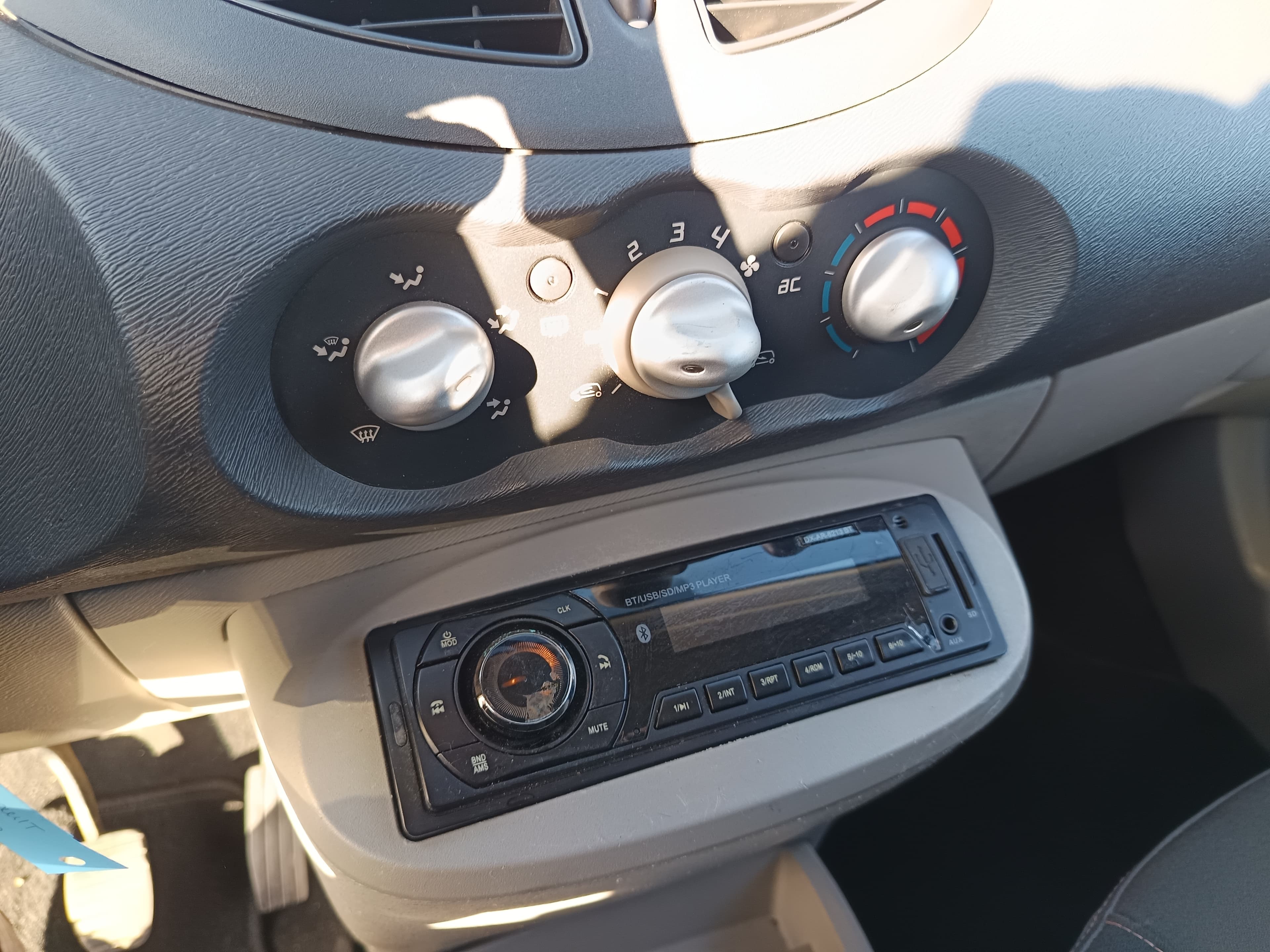 Renault Twingo · Ano 2008 — image 30