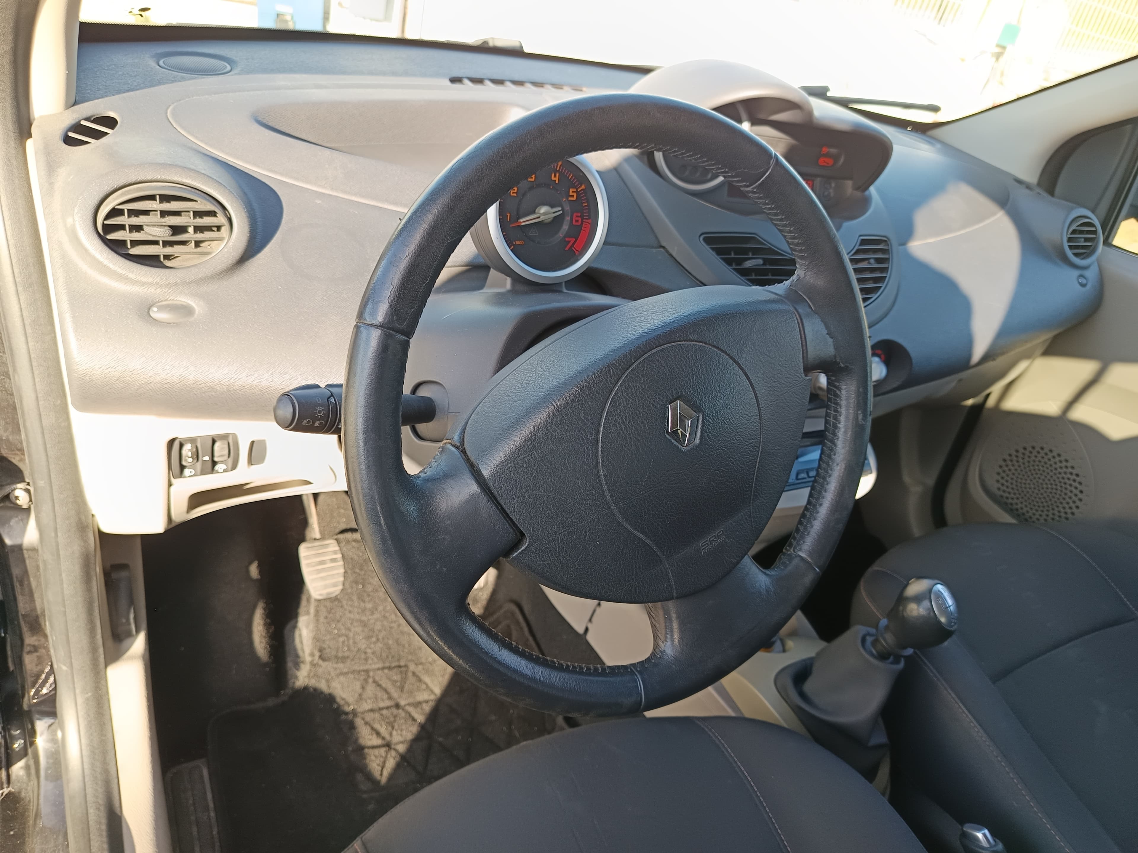 Renault Twingo · Ano 2008 — image 27