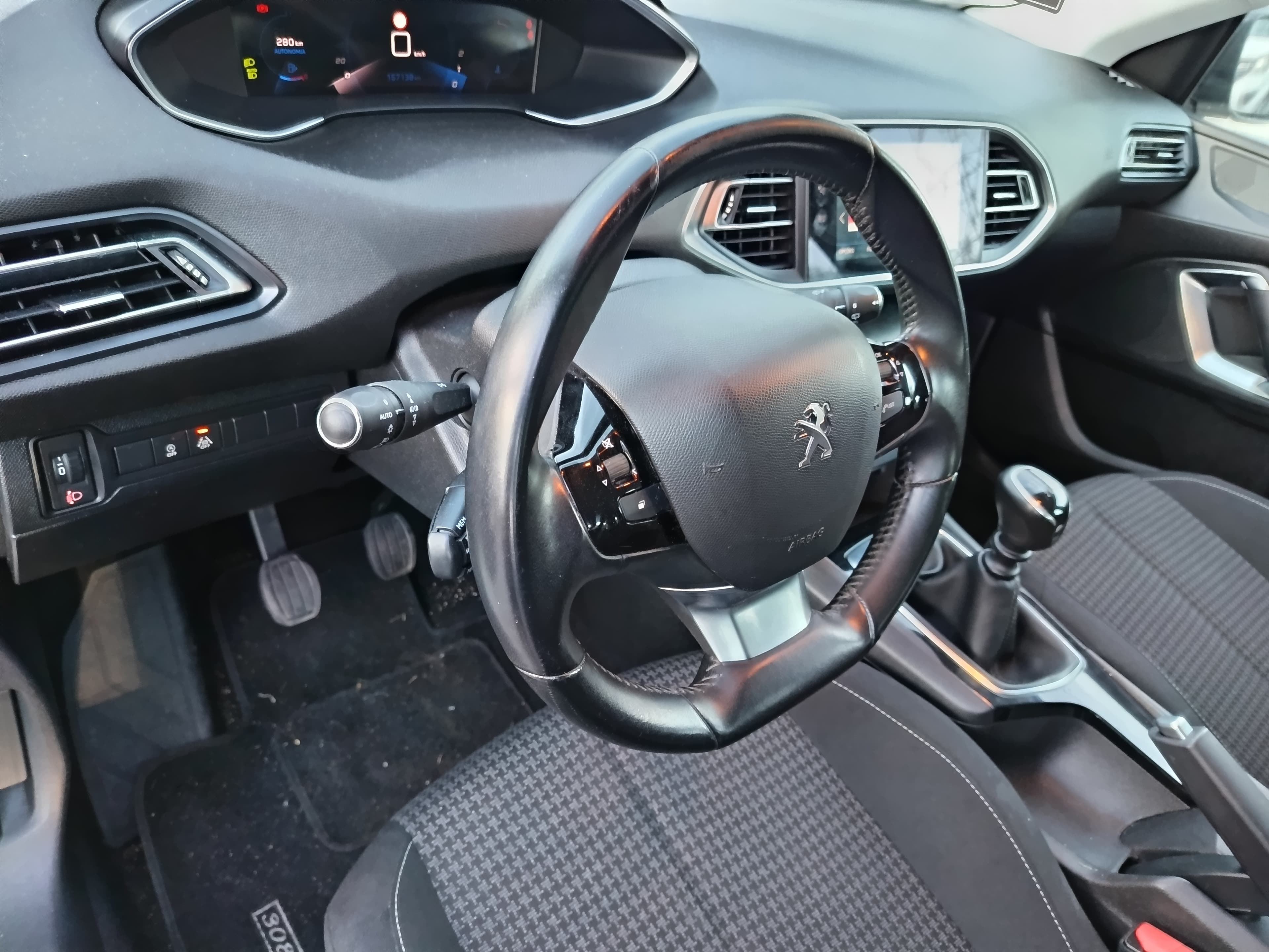 Peugeot 308 1.5 BlueHdi · Ano 2020 — imagem 37