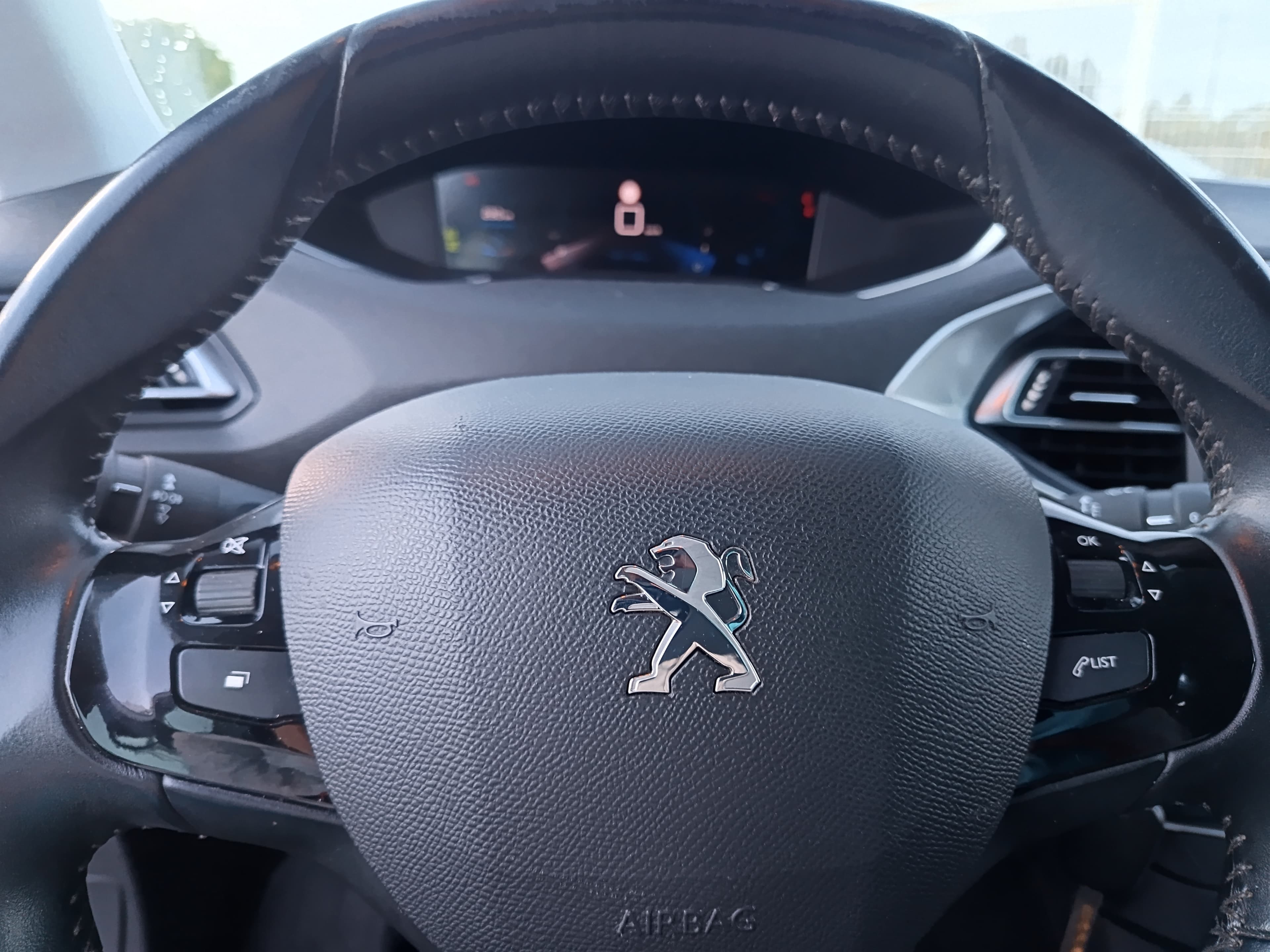 Peugeot 308 1.5 BlueHdi · Ano 2020 — imagem 44