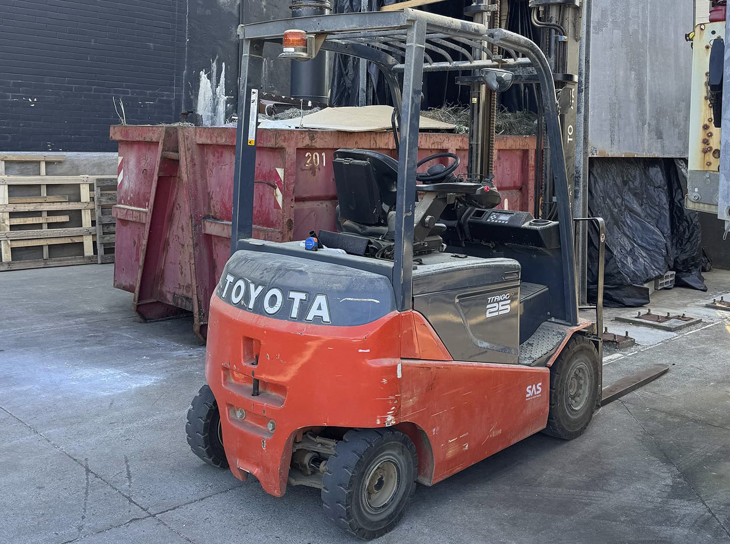 Forklift — image 1