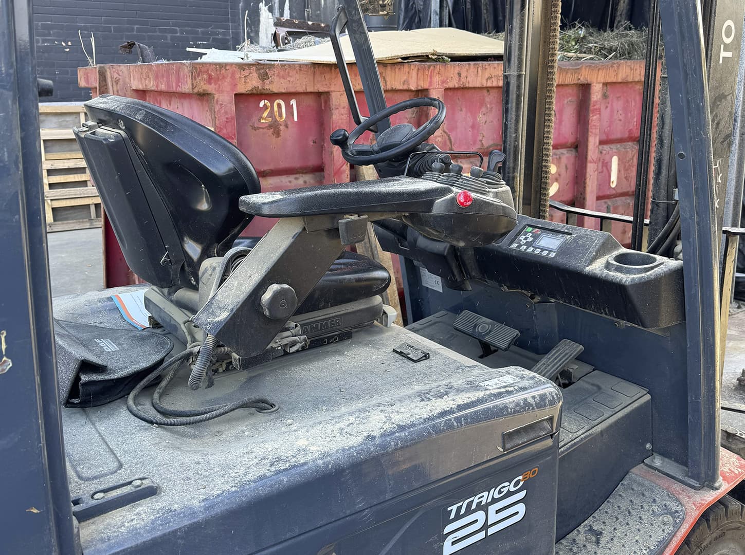 Forklift — image 4