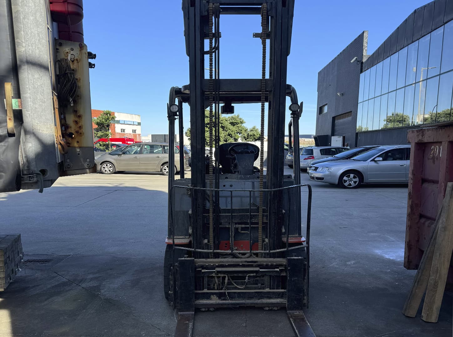 Forklift — image 3