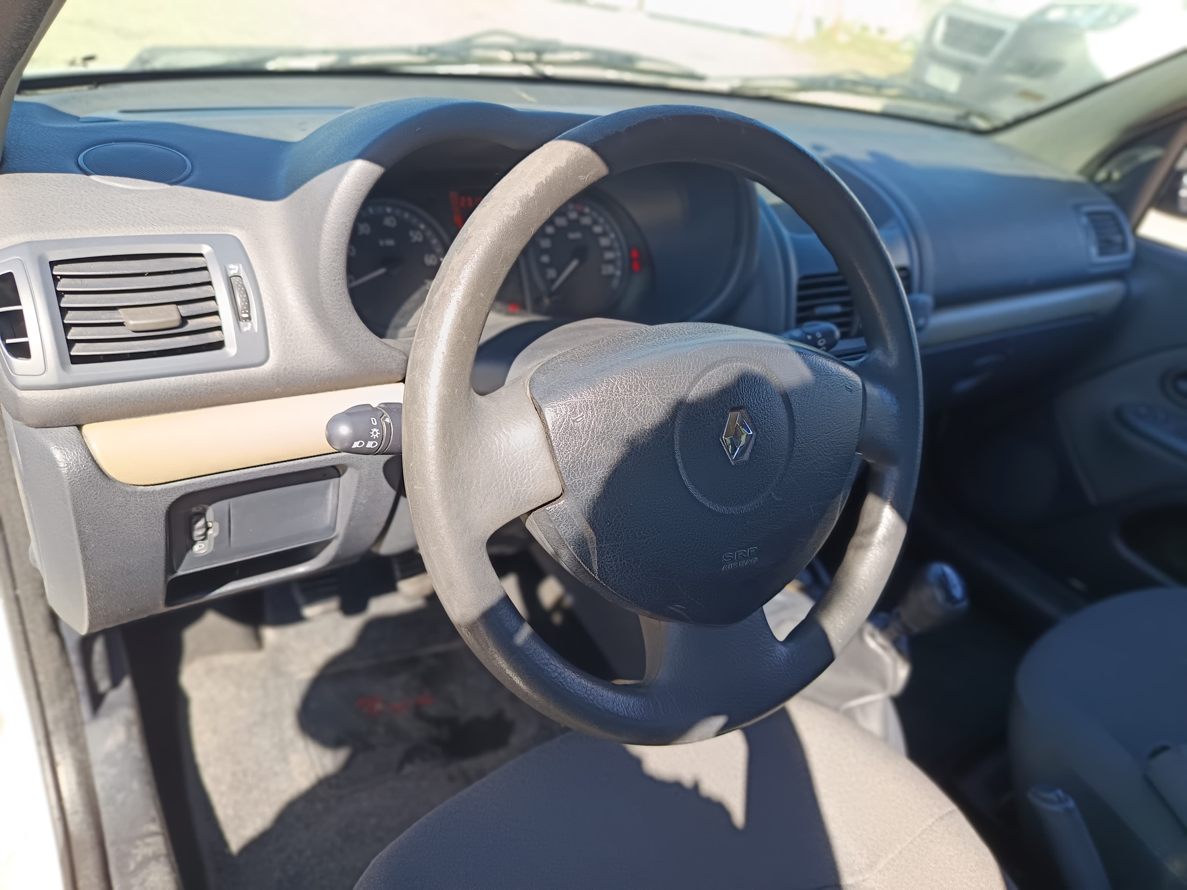 Renault Clio · Ano 2005 — imagen 27
