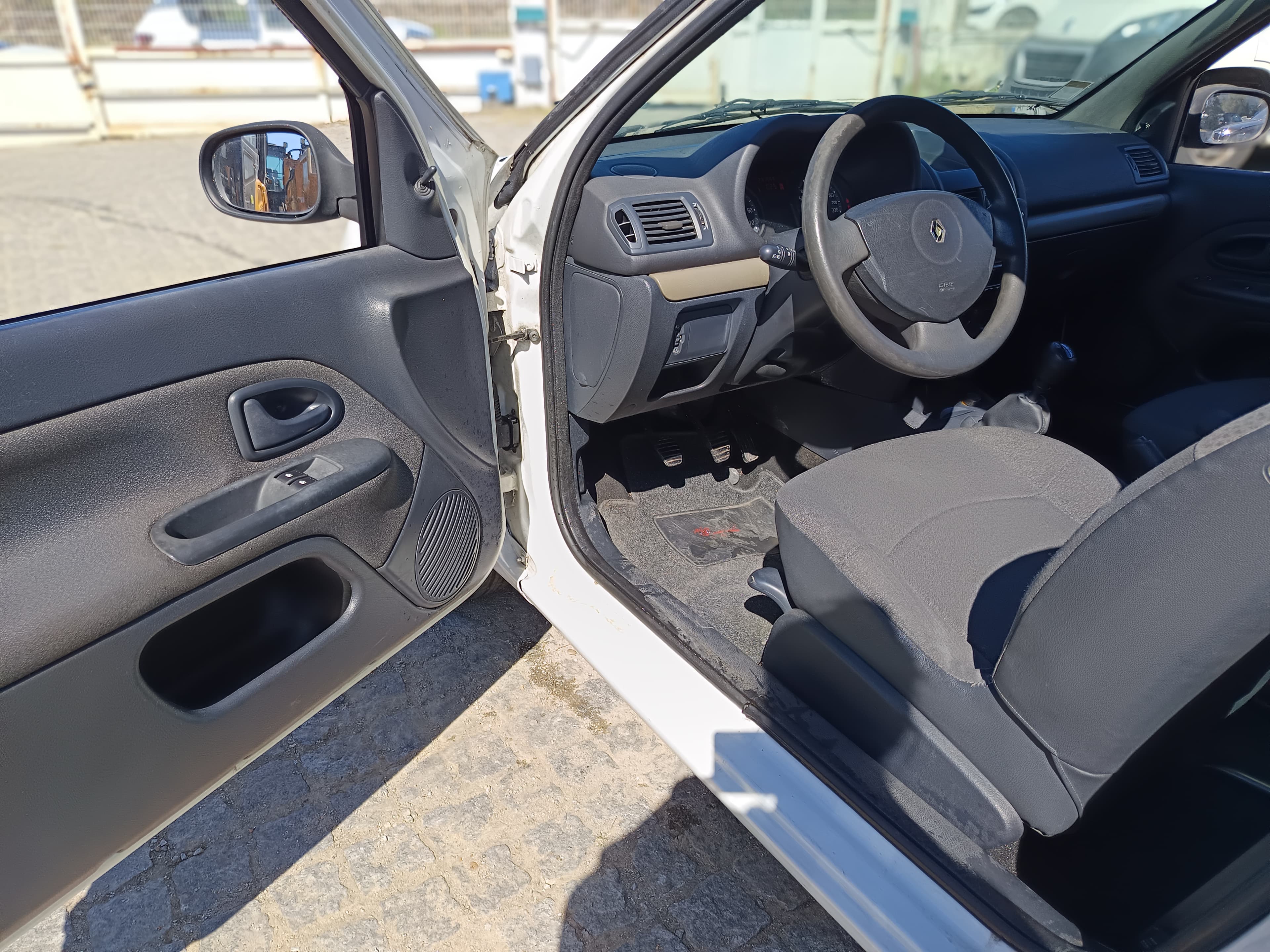 Renault Clio · Ano 2005 — imagen 23