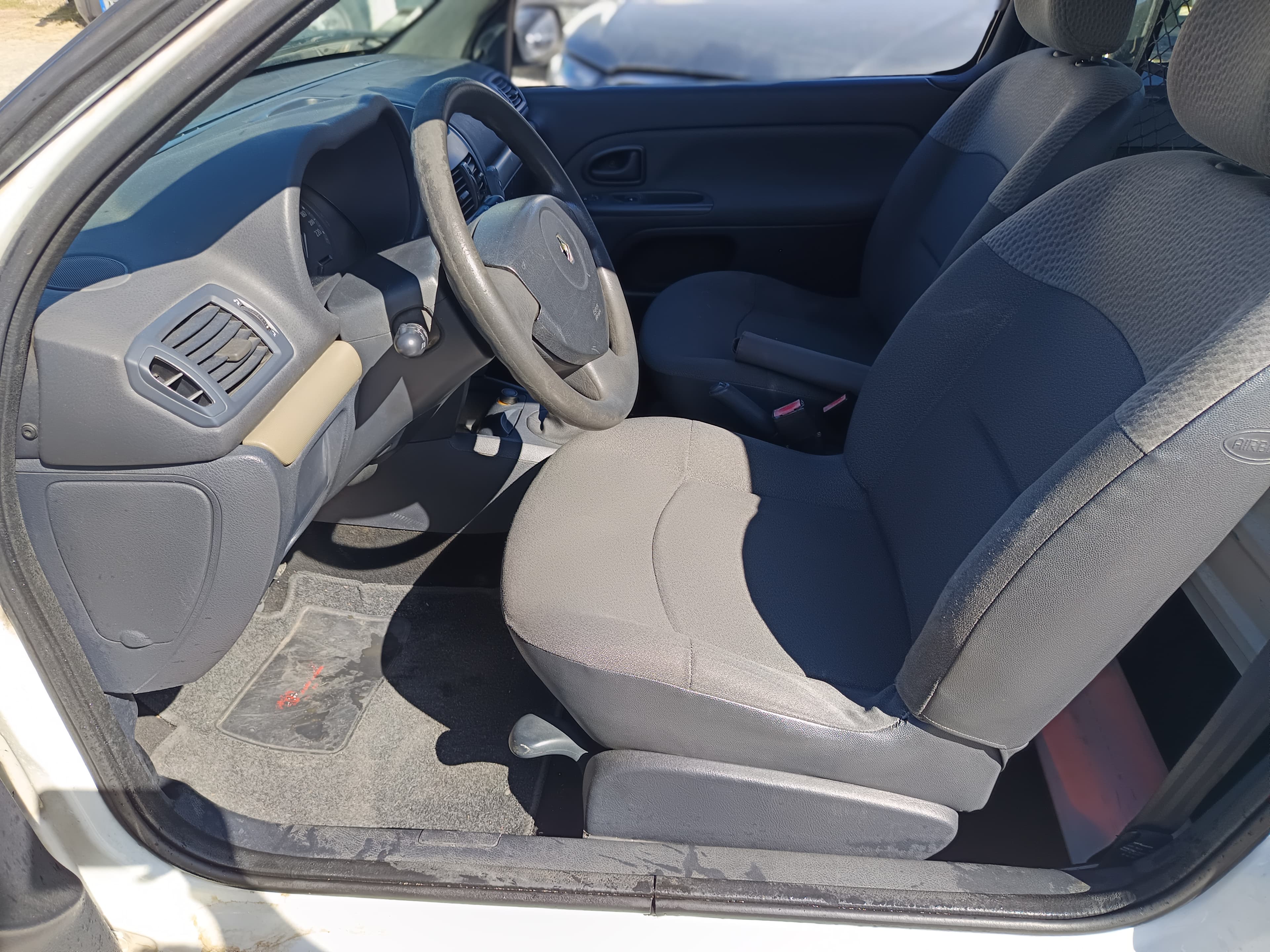 Renault Clio · Ano 2005 — imagen 25